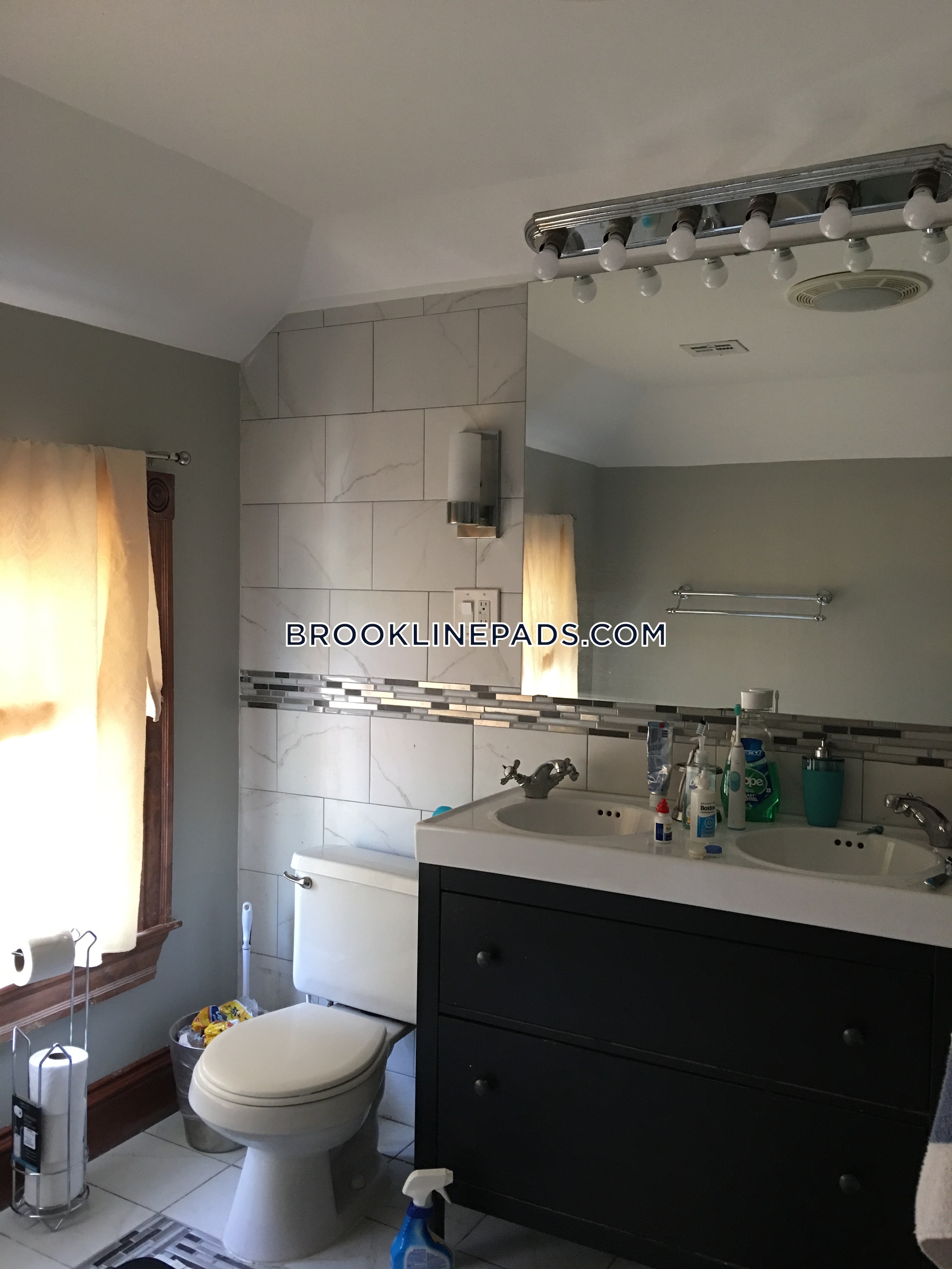 152 Winchester St, Coolidge Corner