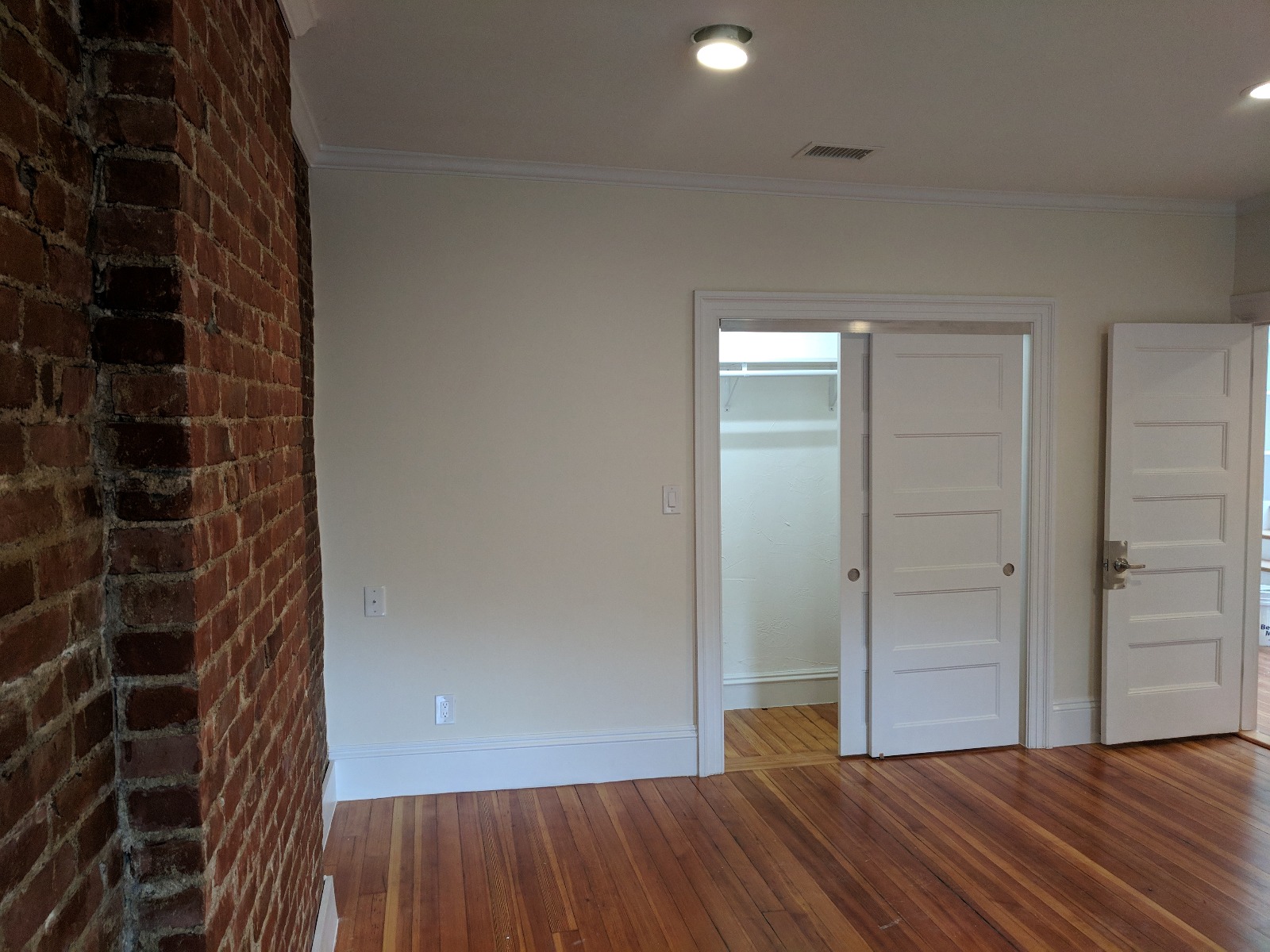 1616 Beacon St, Washington Square