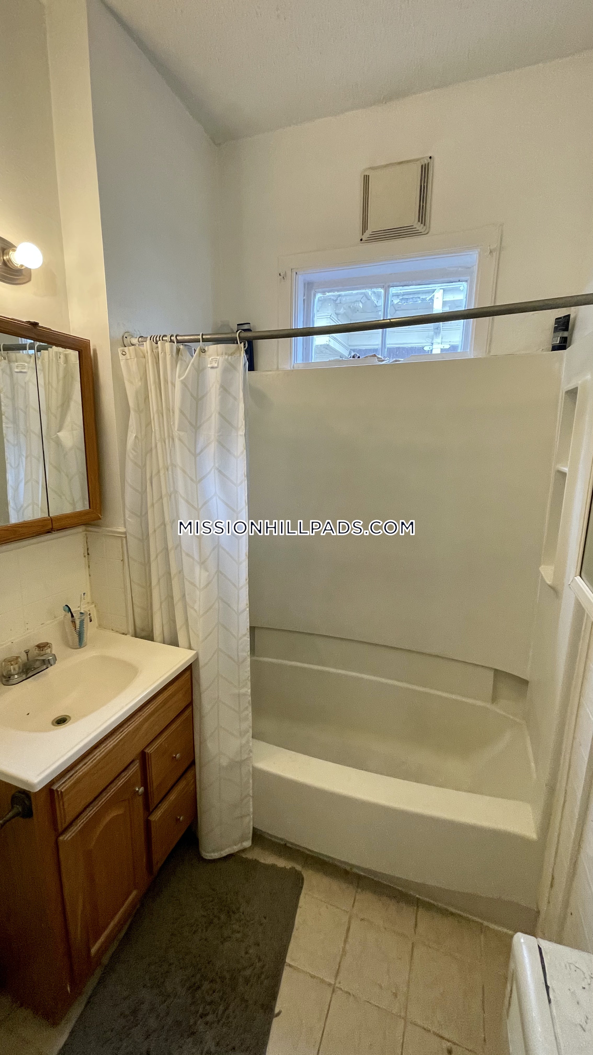 34 Cherokee St, Mission Hill