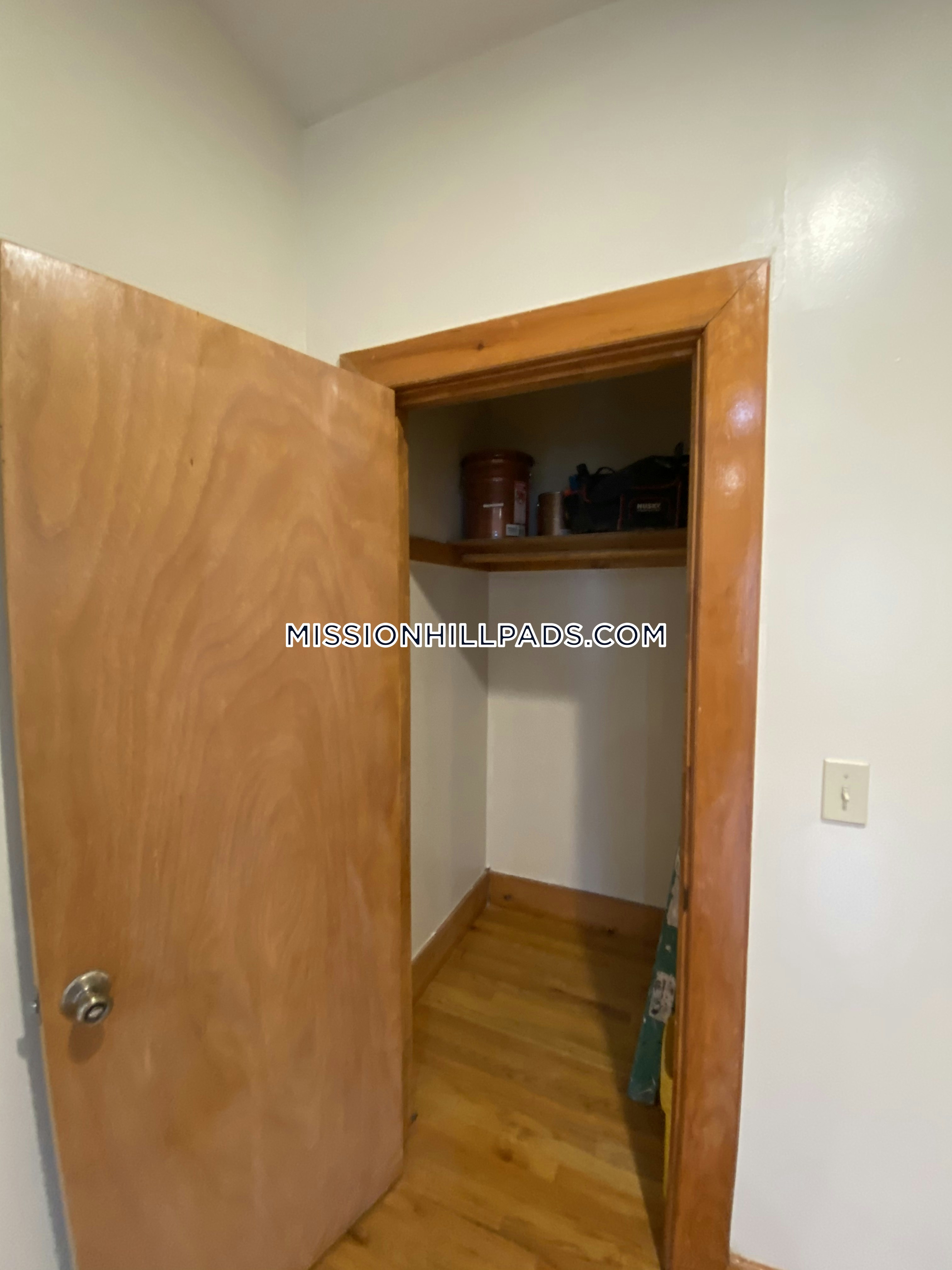 10 Westminster Ave, Roxbury