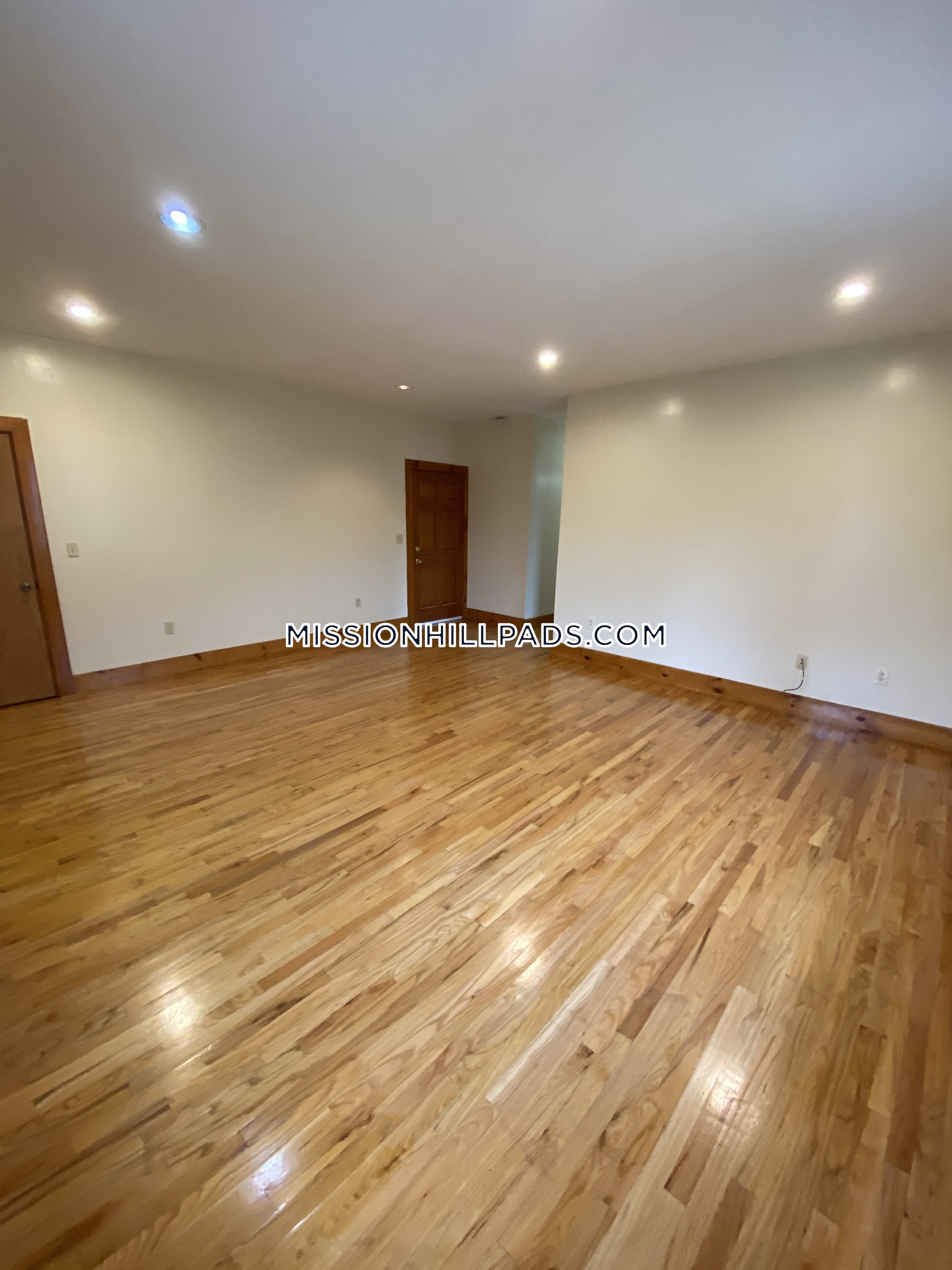 10 Westminster Ave, Roxbury