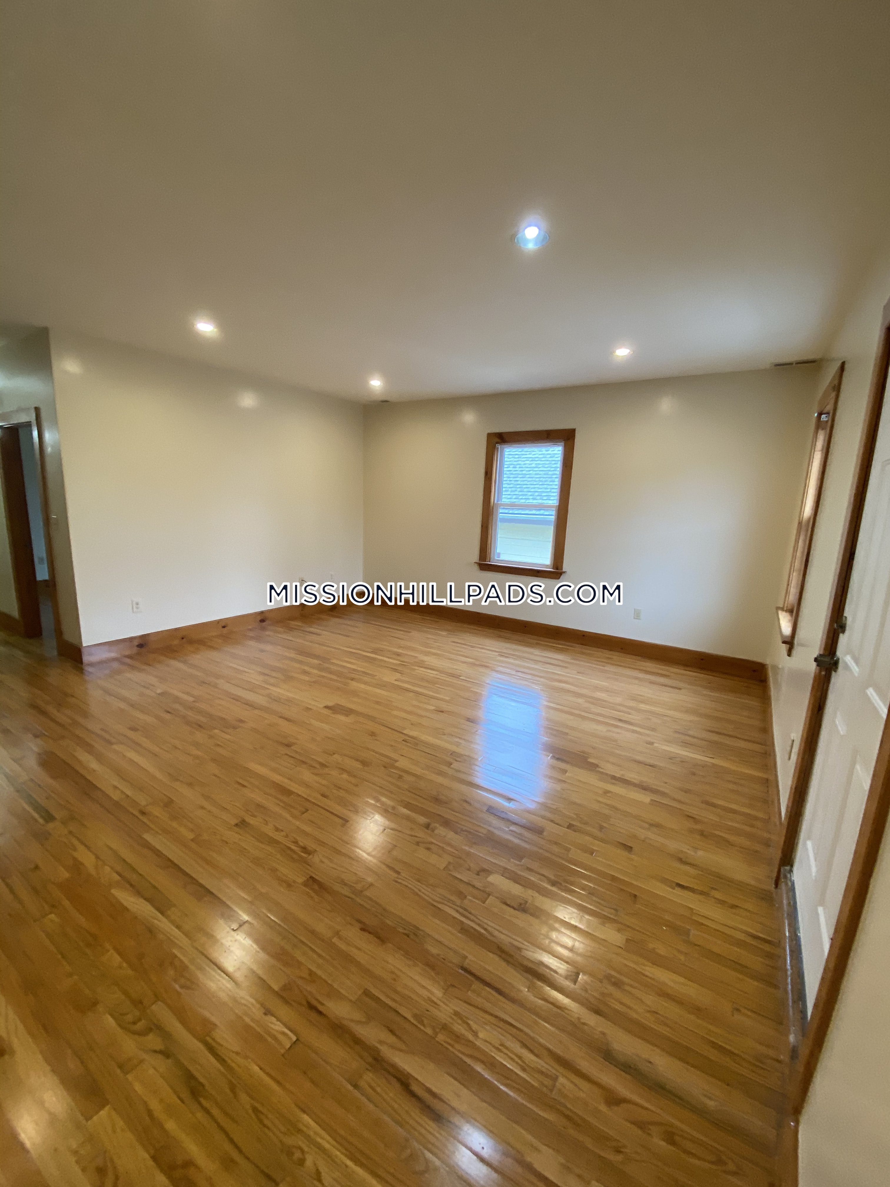 10 Westminster Ave, Roxbury