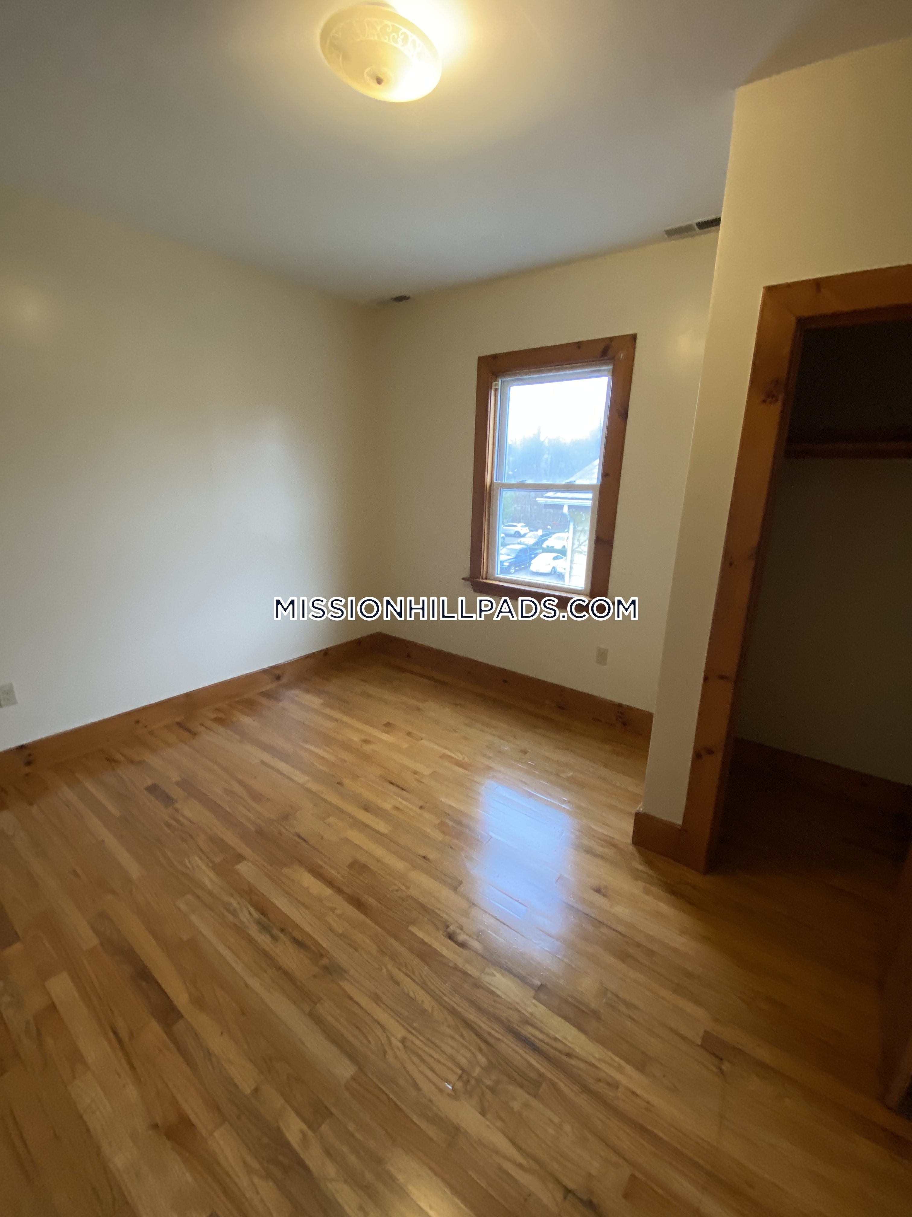 10 Westminster Ave, Roxbury