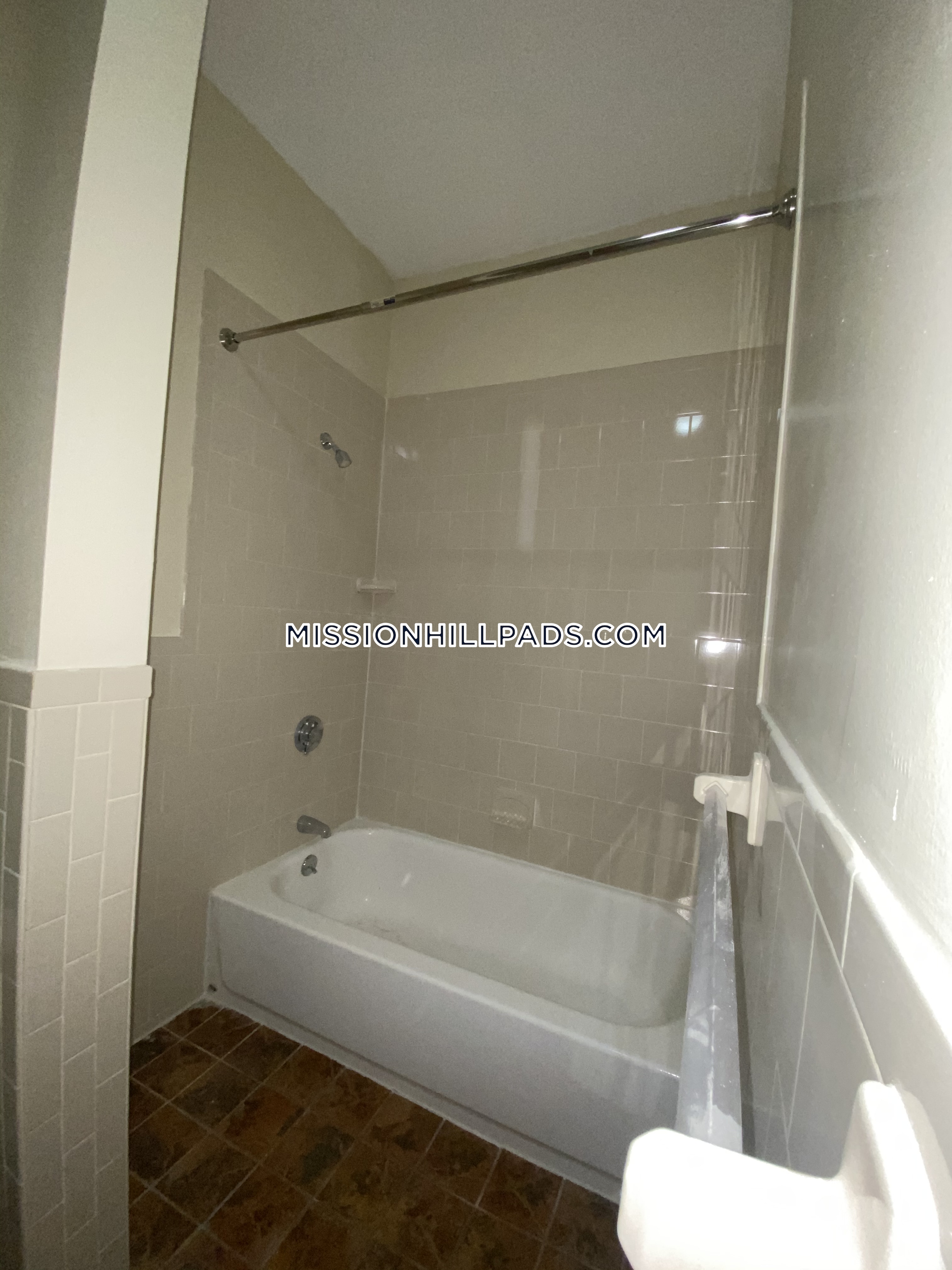 10 Westminster Ave, Roxbury