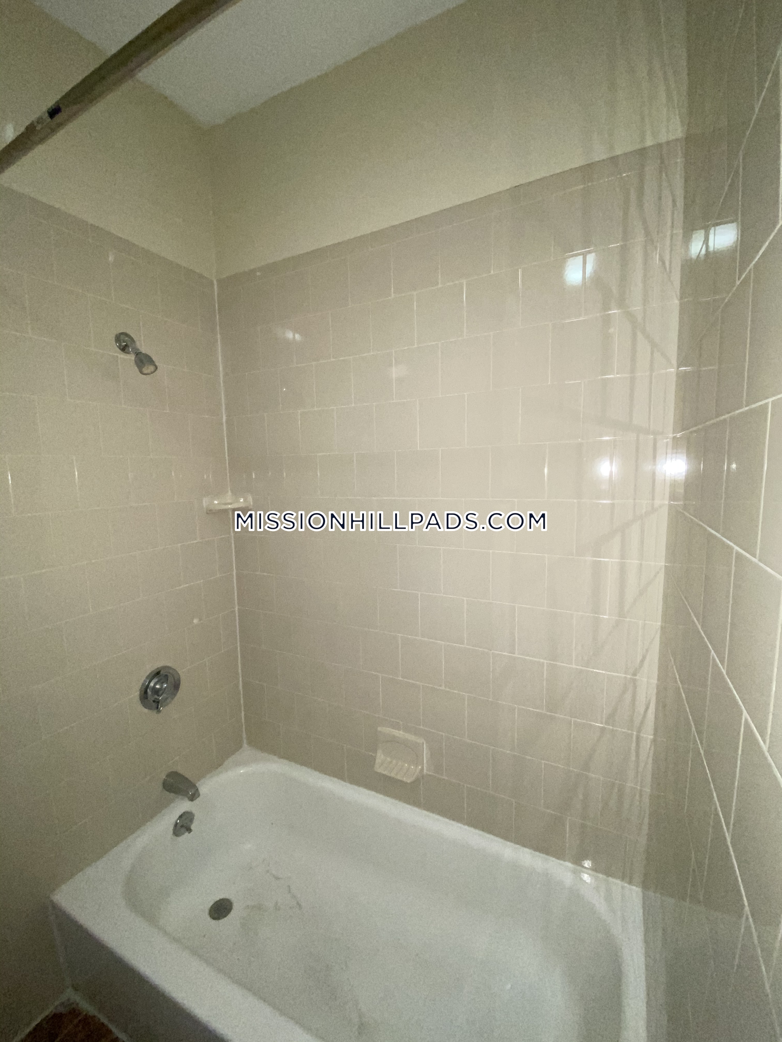 10 Westminster Ave, Roxbury