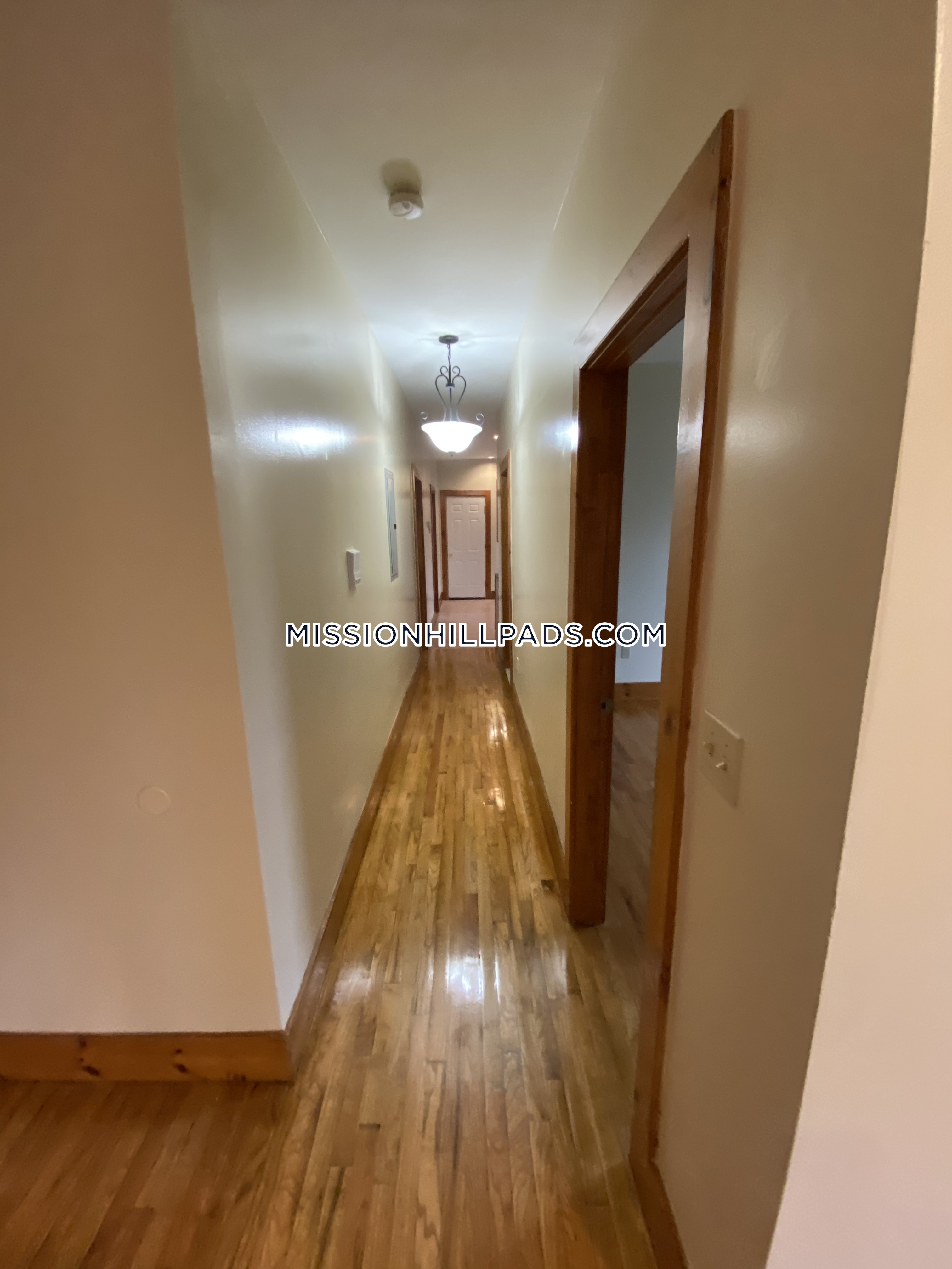 10 Westminster Ave, Roxbury