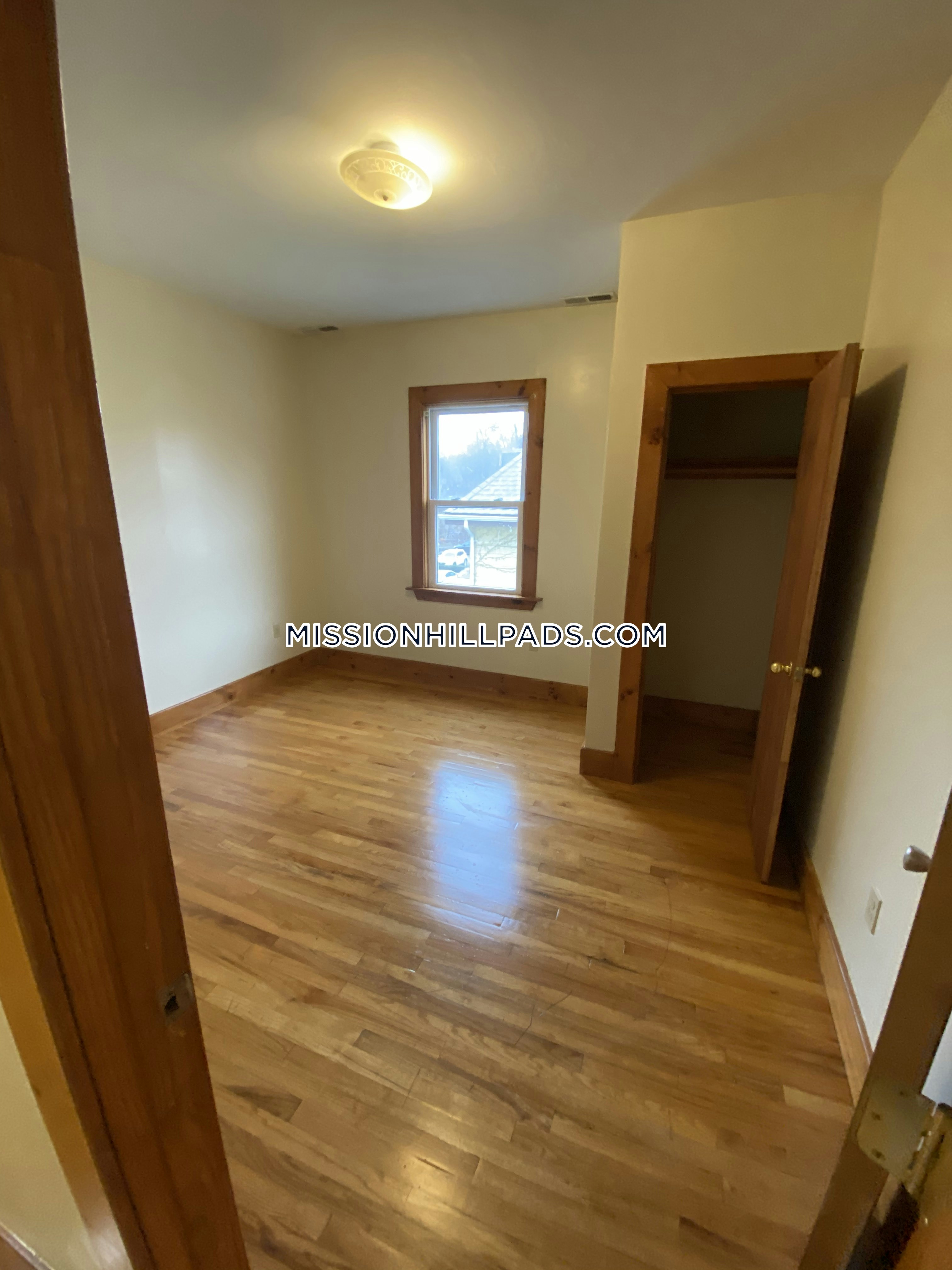 10 Westminster Ave, Roxbury