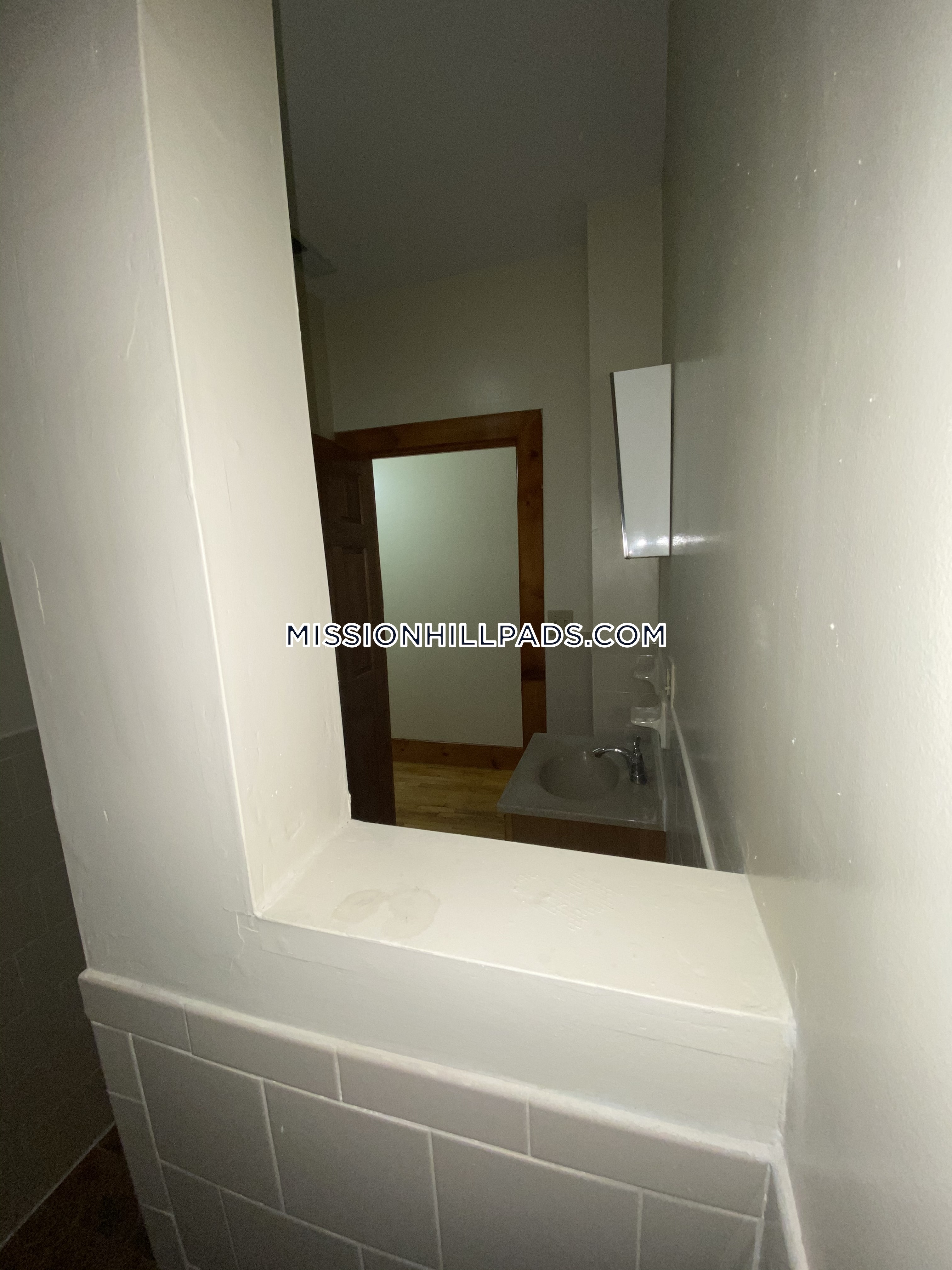 10 Westminster Ave, Roxbury