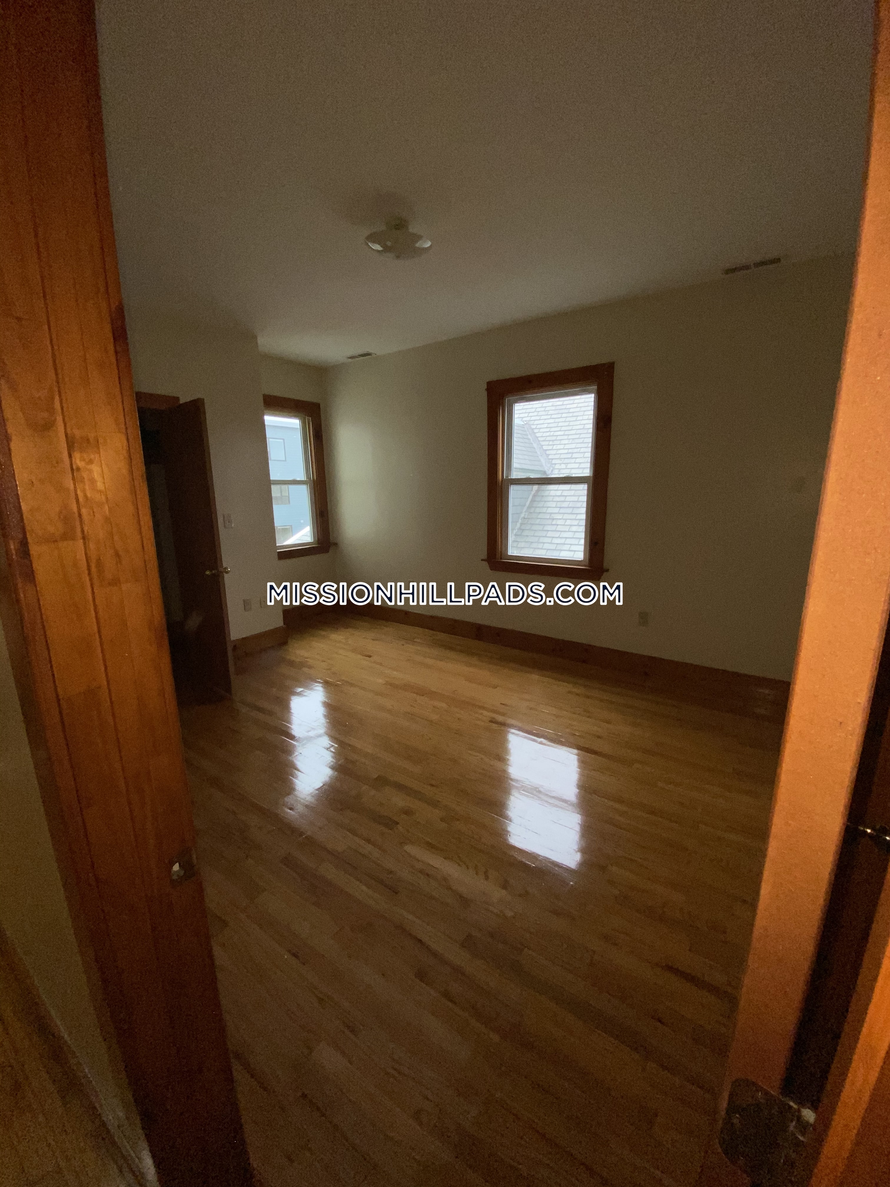 10 Westminster Ave, Roxbury