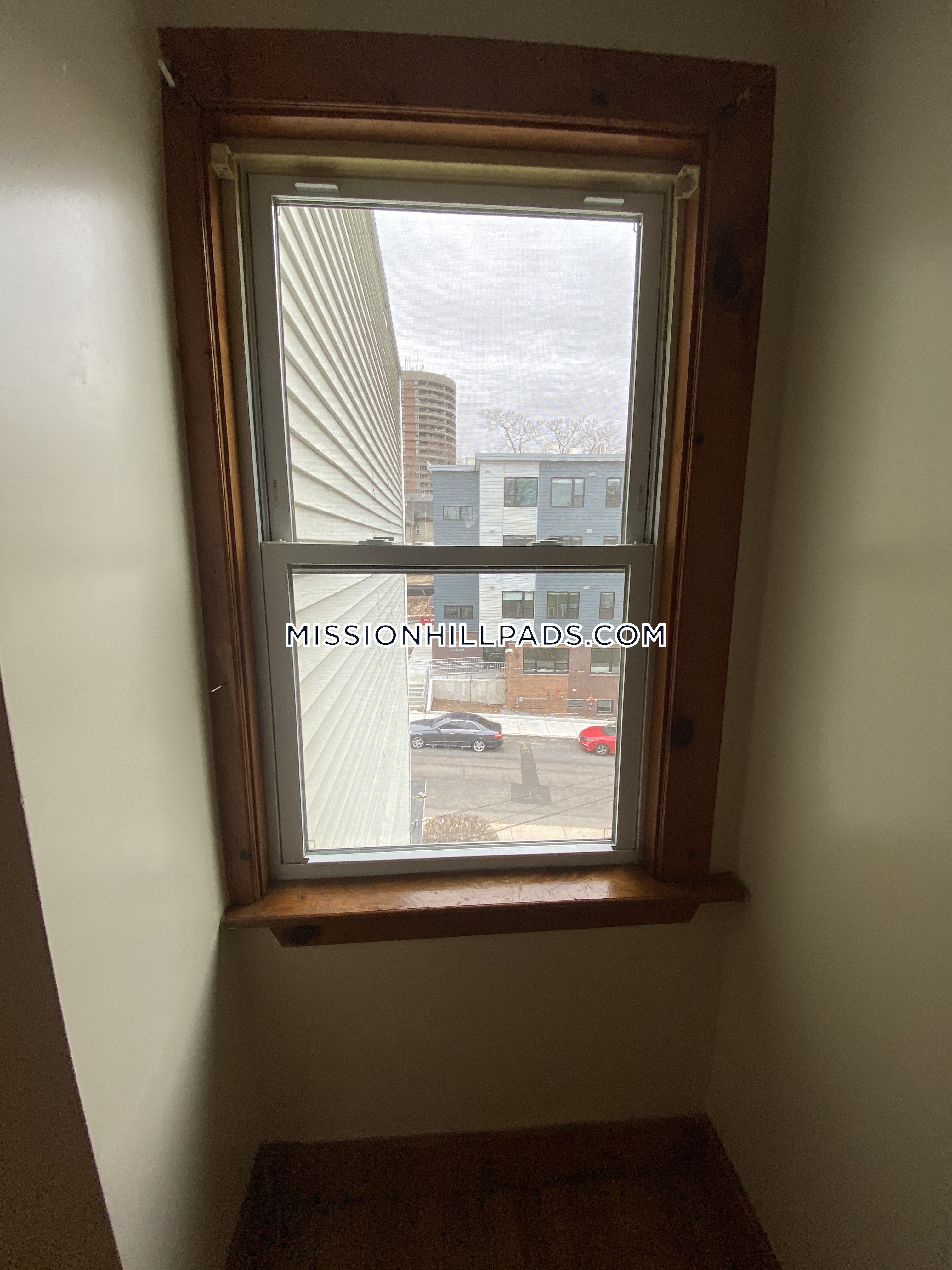 10 Westminster Ave, Roxbury