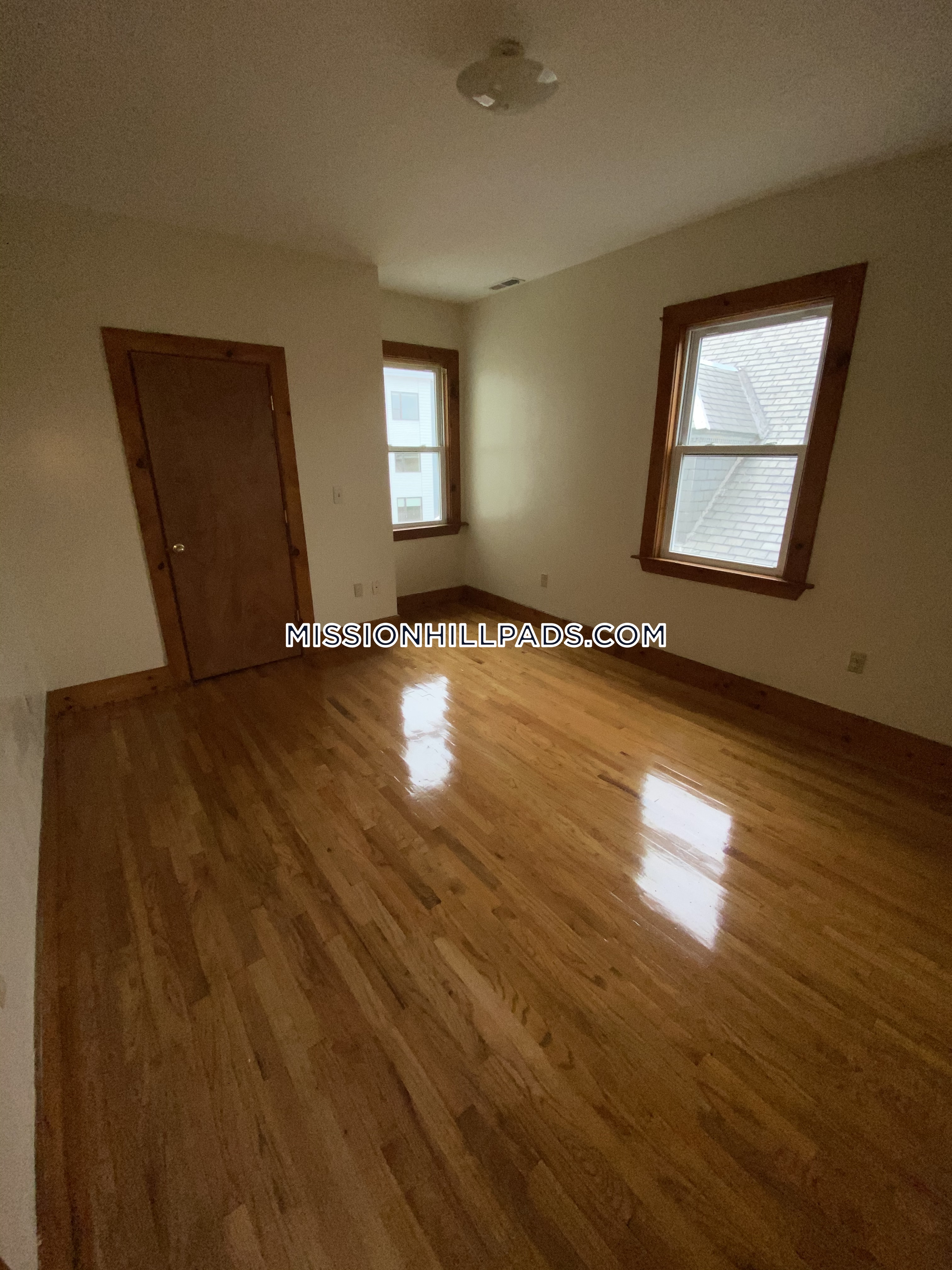 10 Westminster Ave, Roxbury