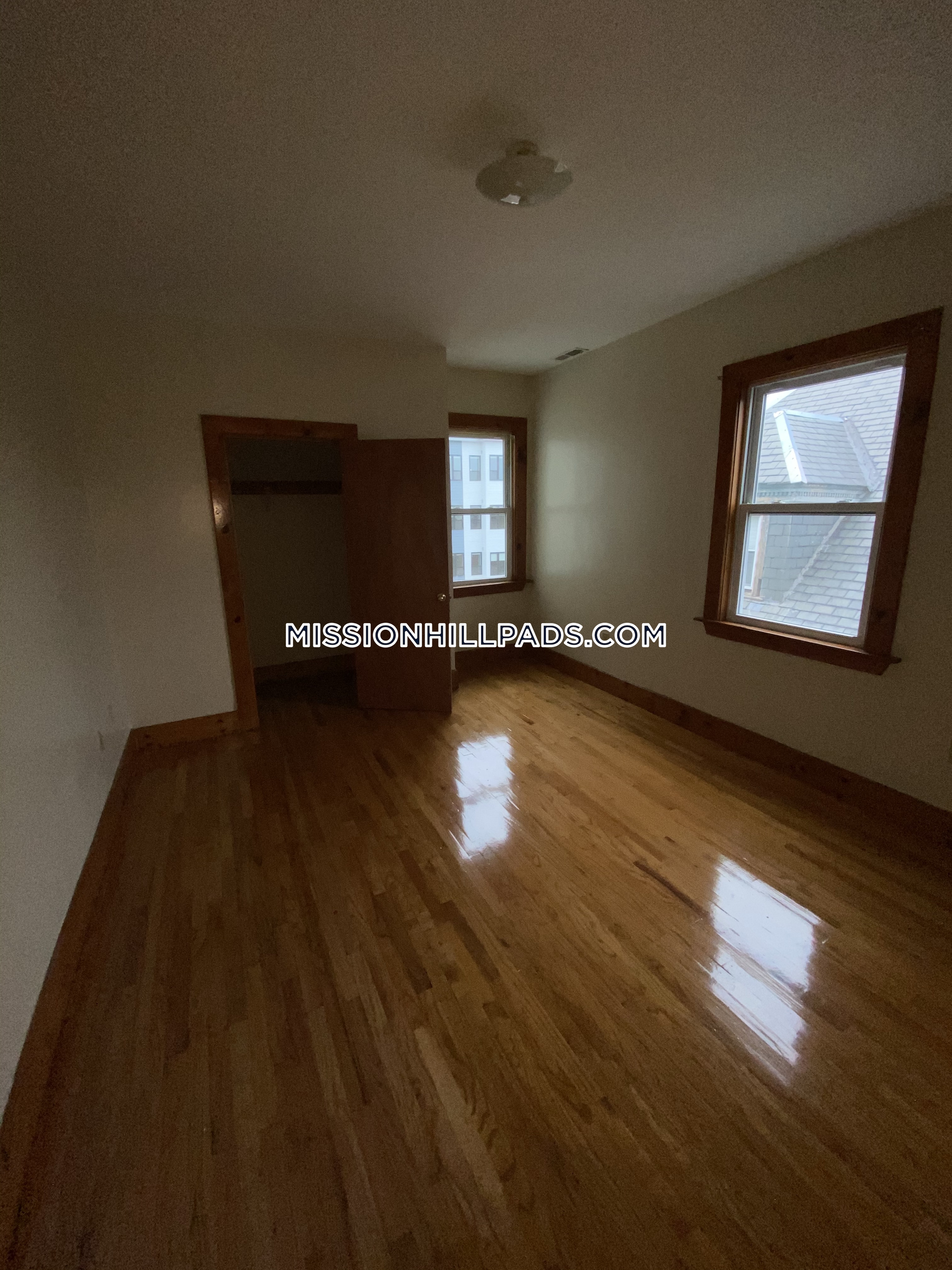 10 Westminster Ave, Roxbury