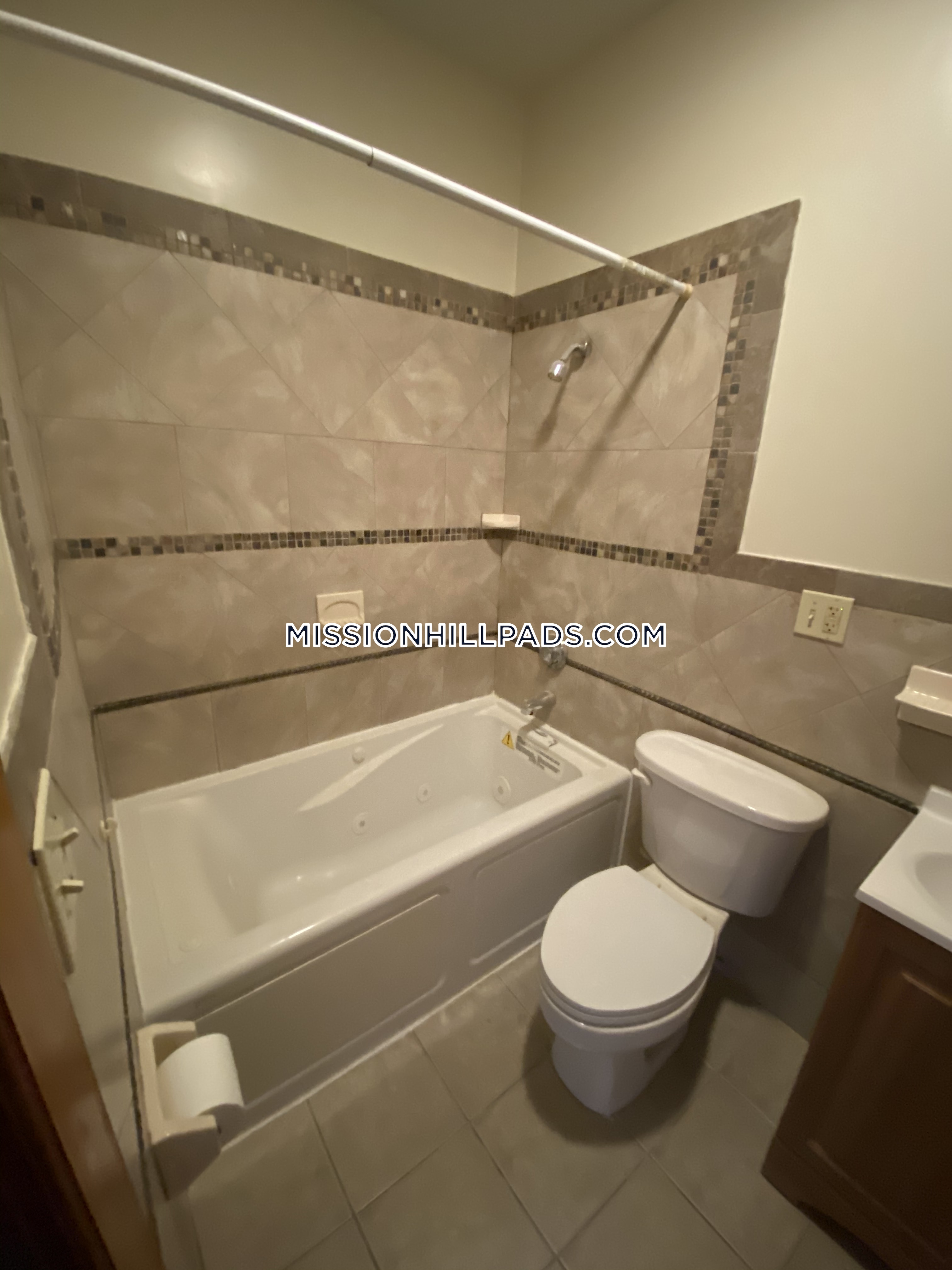 10 Westminster Ave, Roxbury