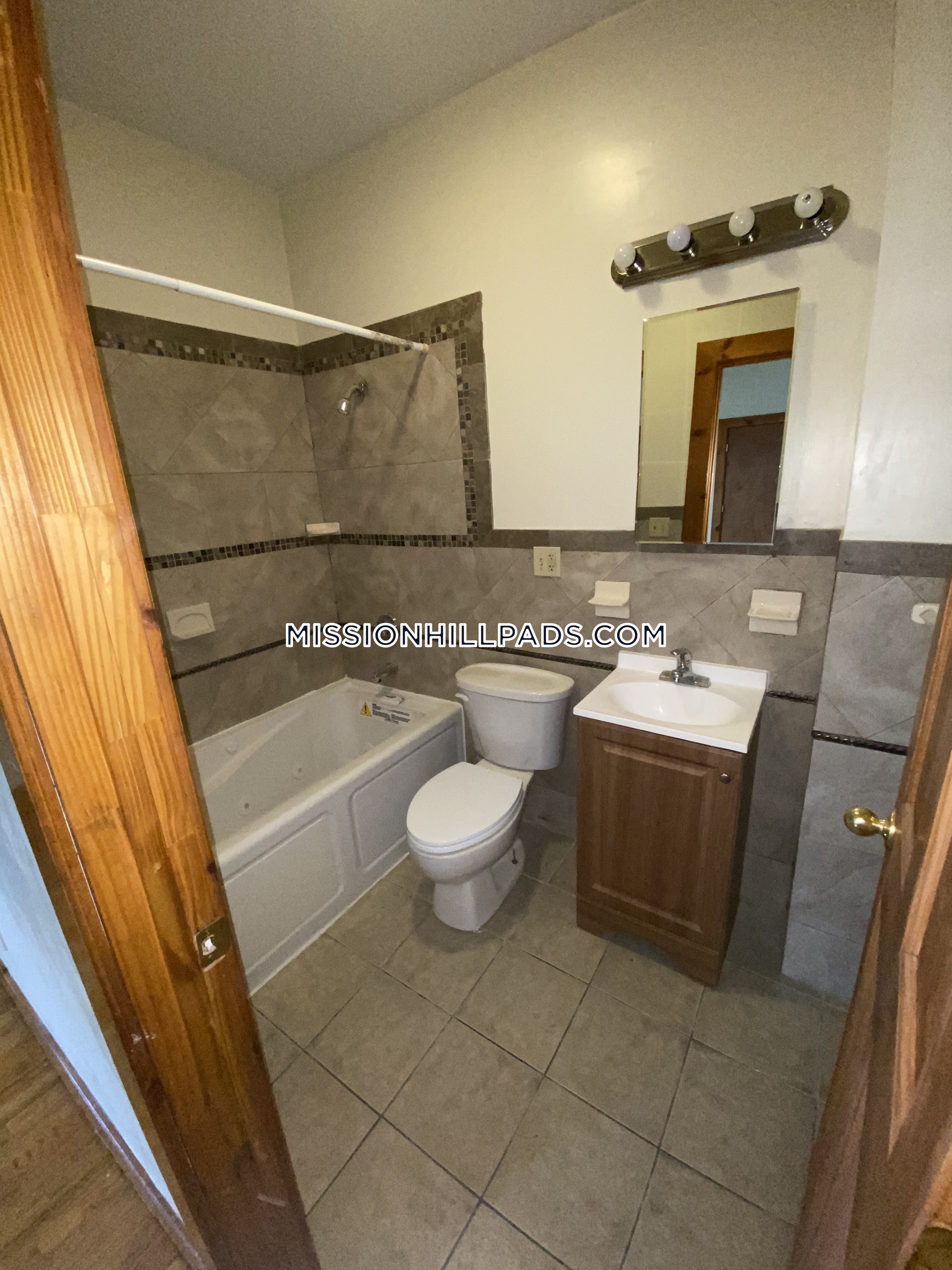 10 Westminster Ave, Roxbury