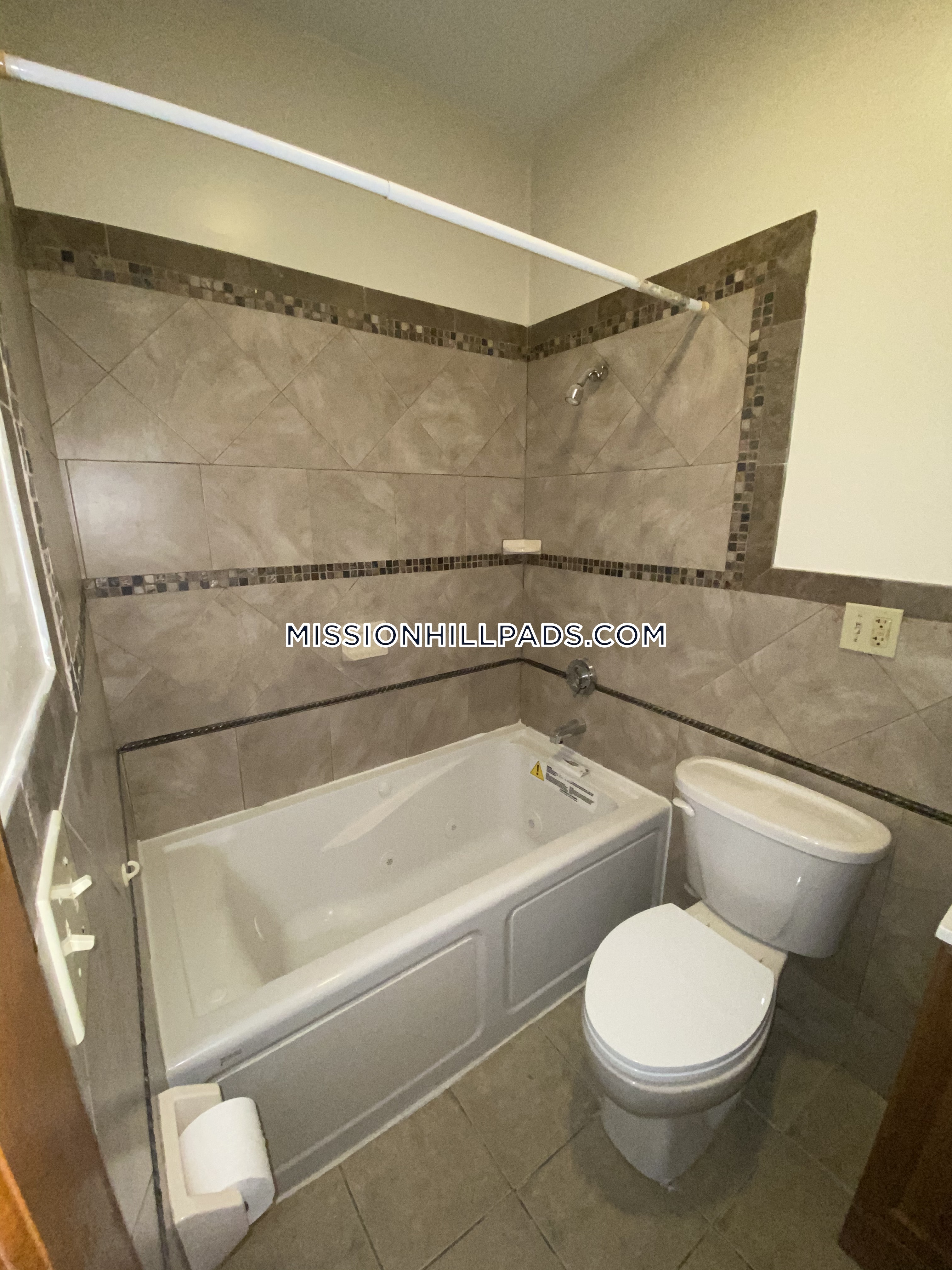 10 Westminster Ave, Roxbury