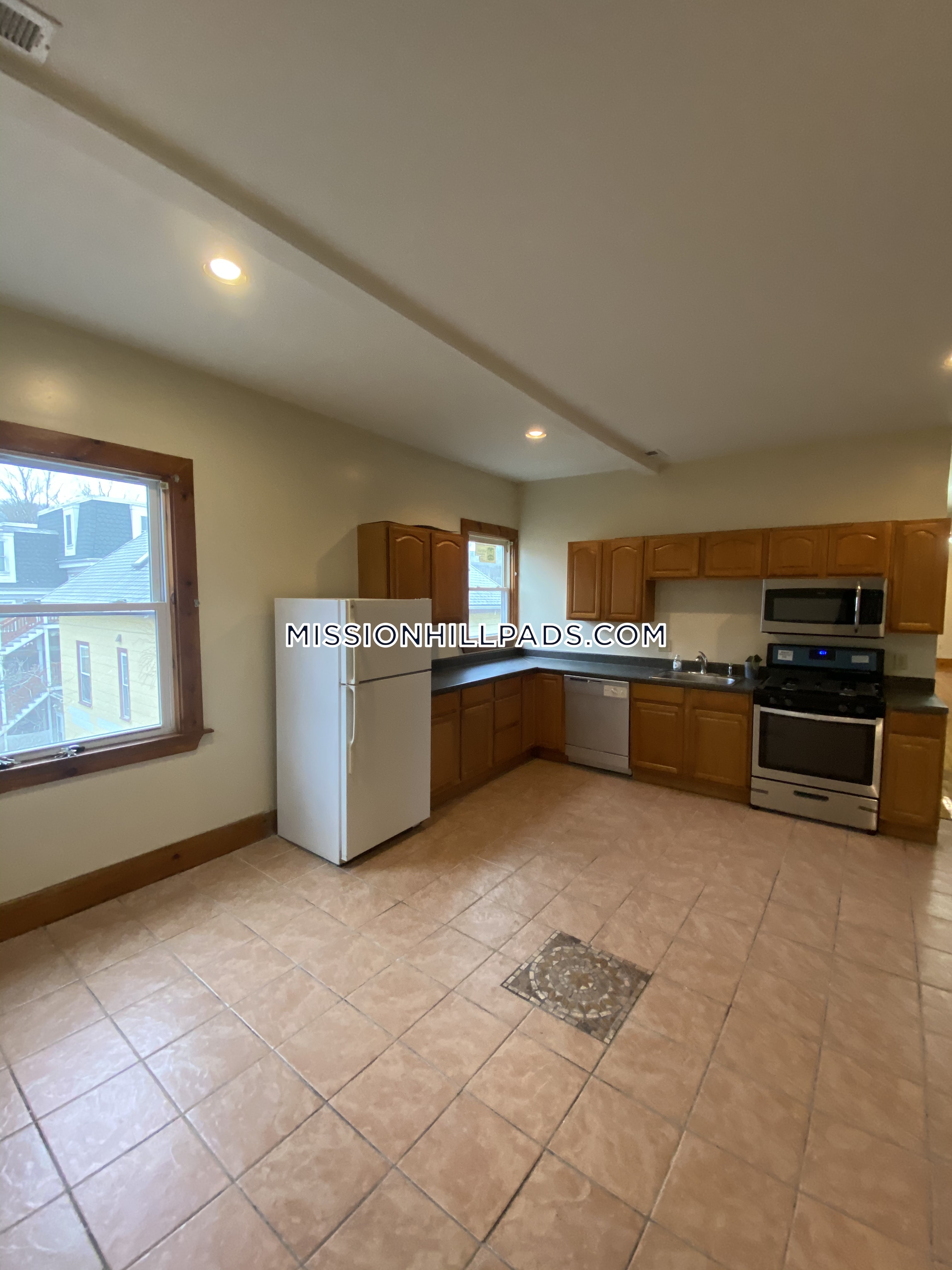 10 Westminster Ave, Roxbury