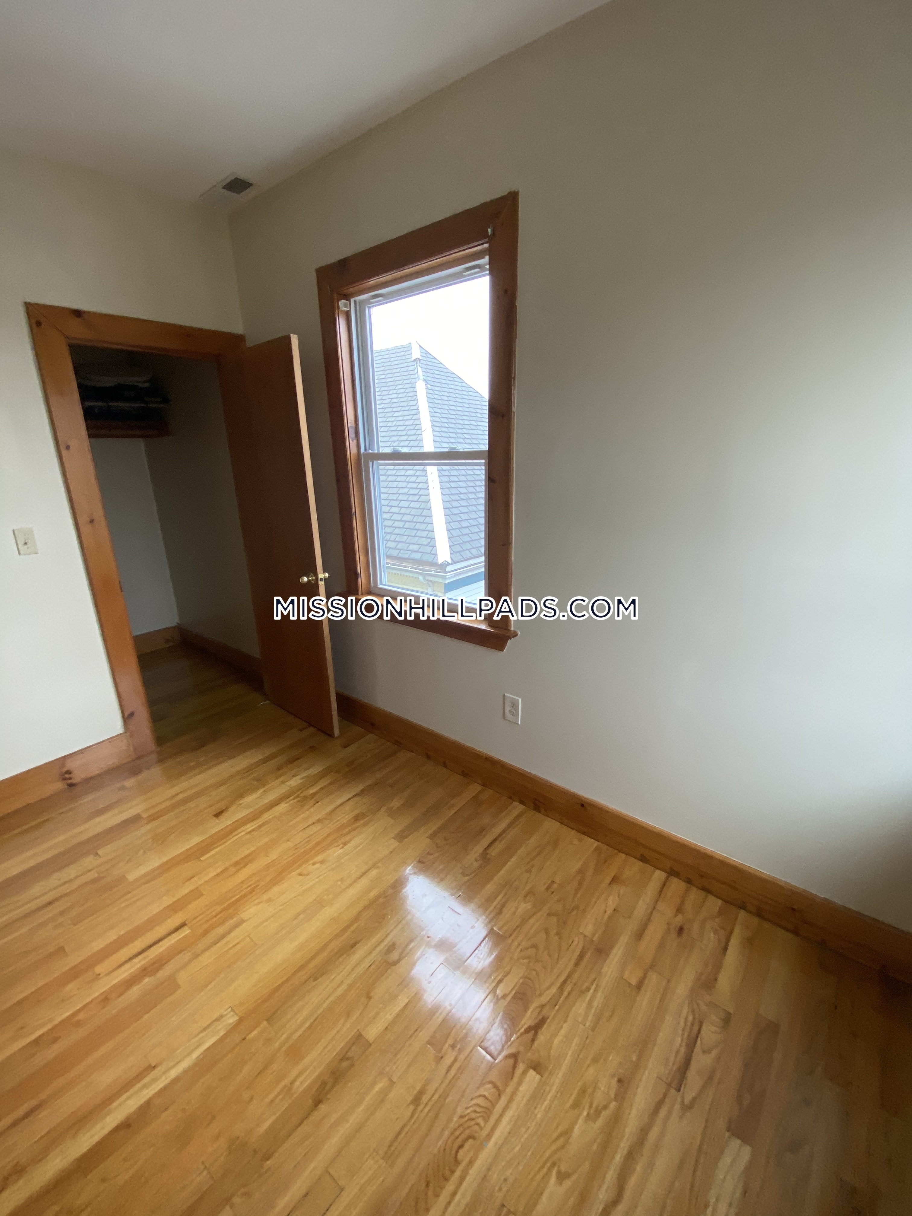 10 Westminster Ave, Roxbury