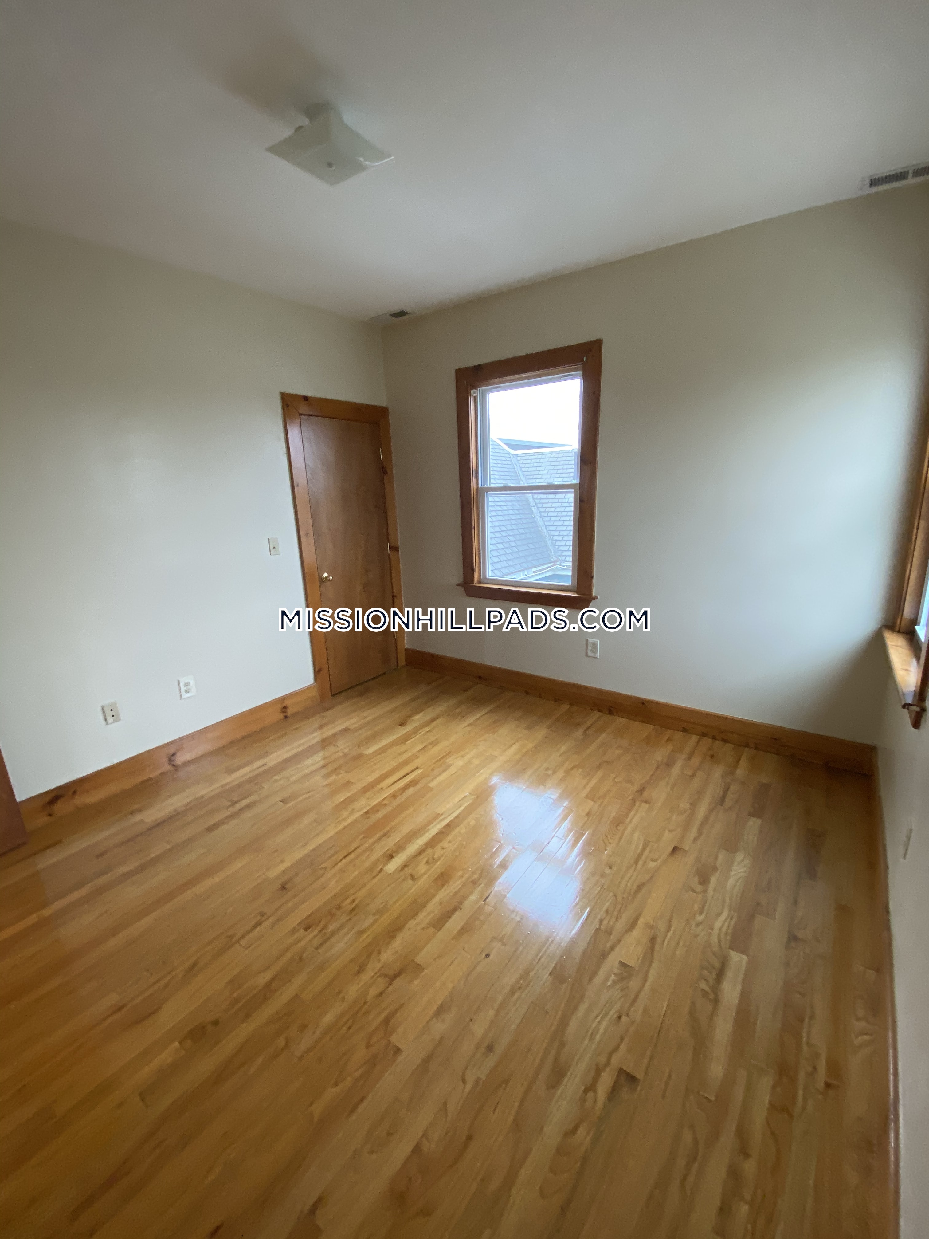 10 Westminster Ave, Roxbury