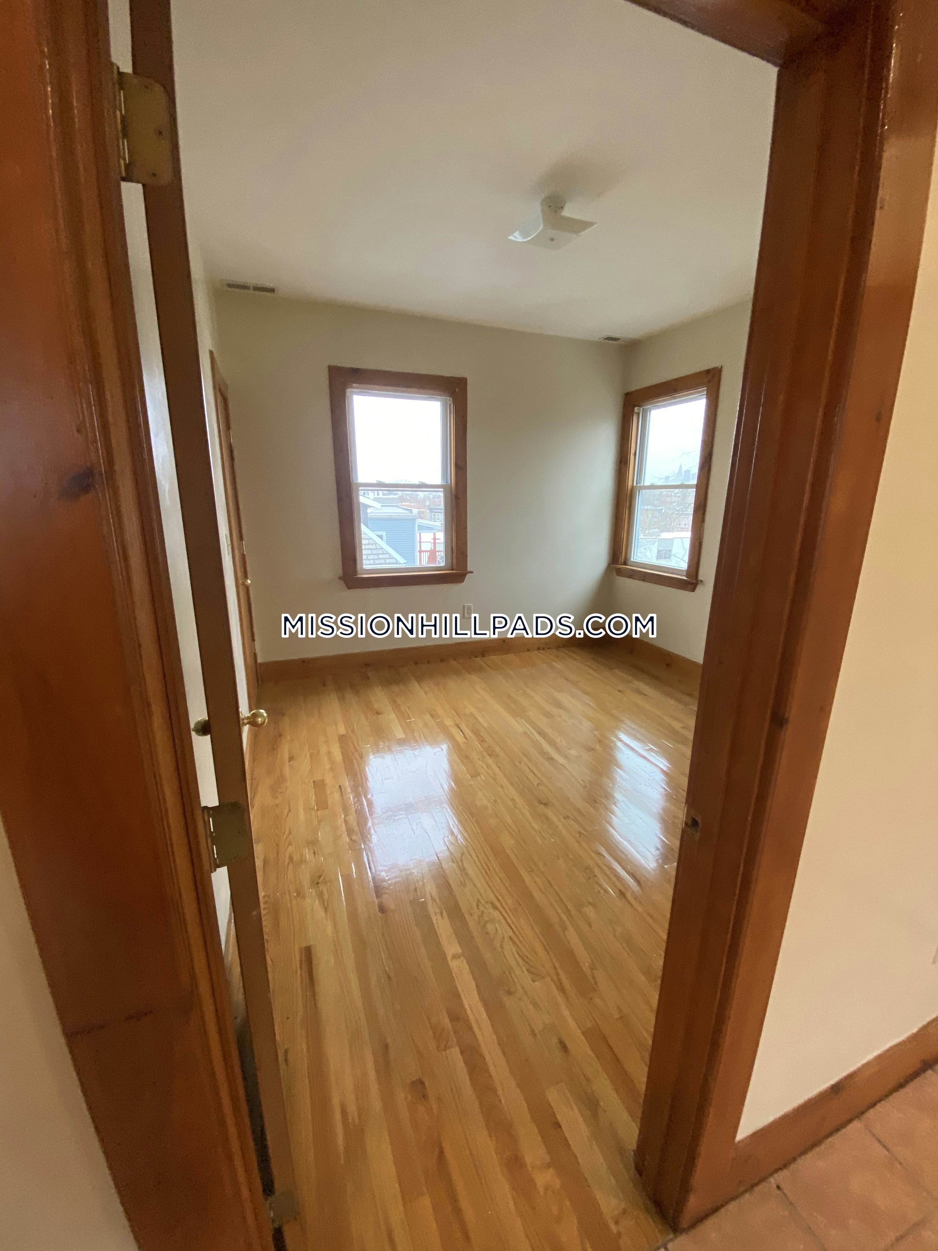 10 Westminster Ave, Roxbury