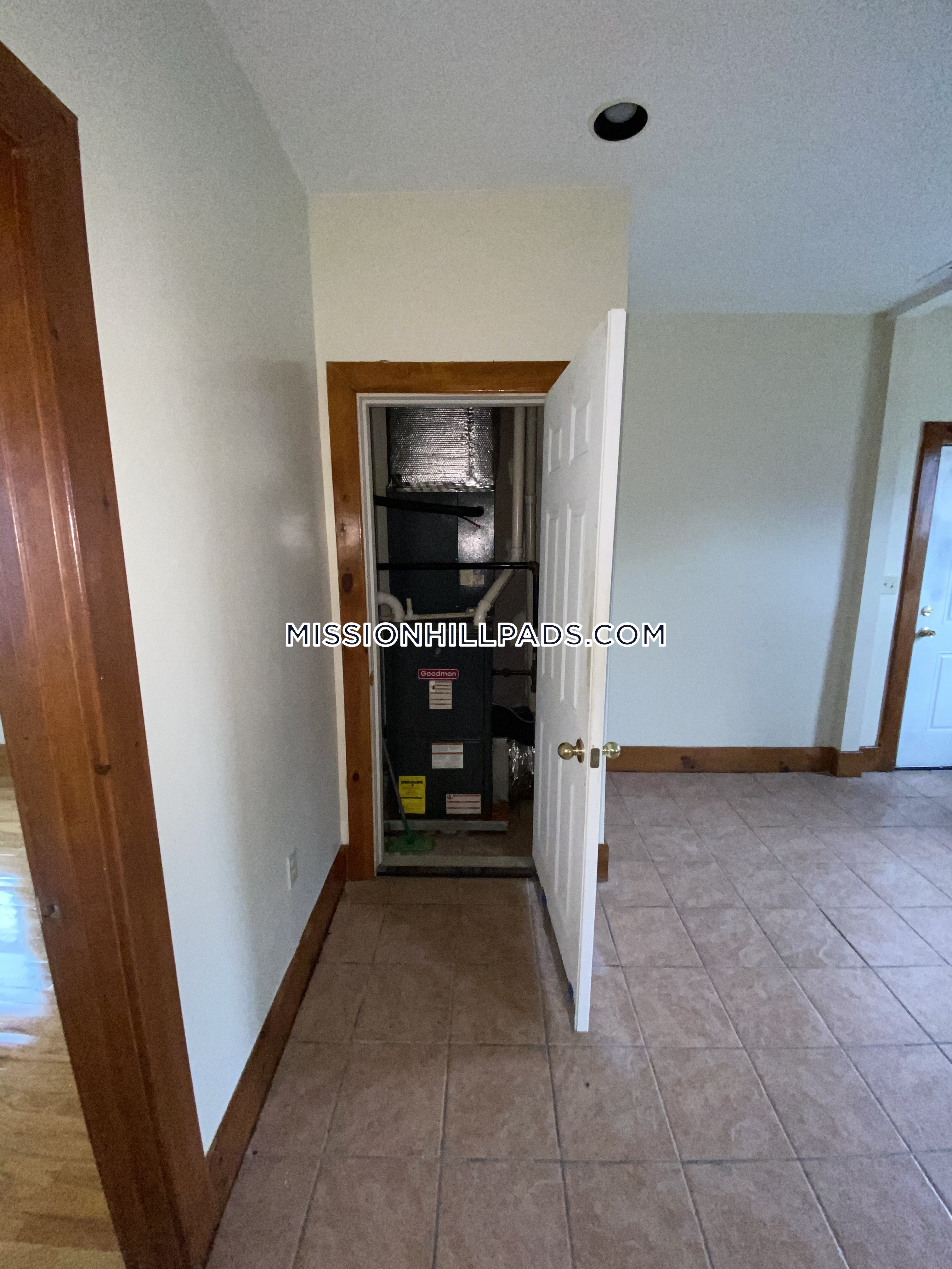 10 Westminster Ave, Roxbury