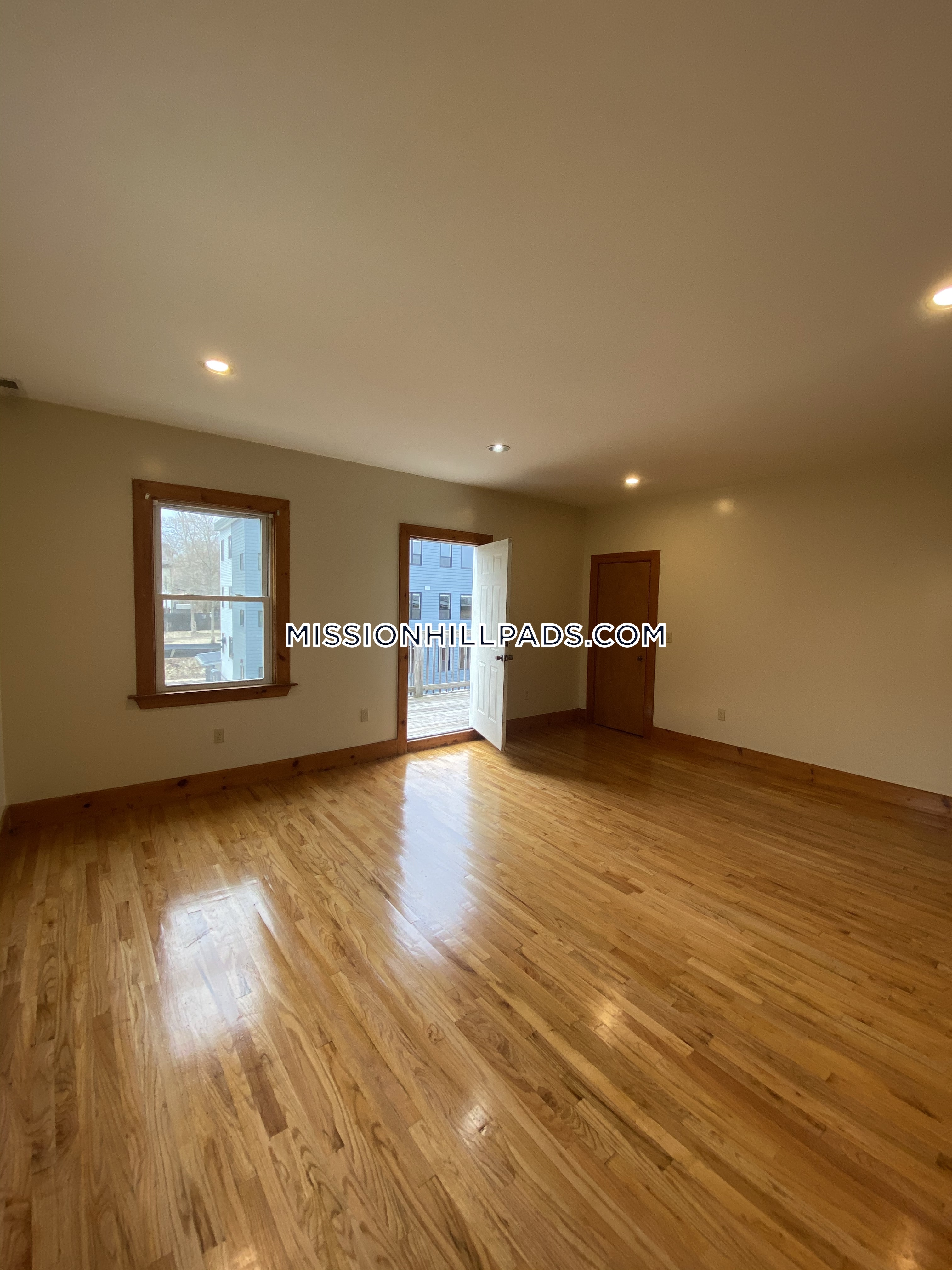 10 Westminster Ave, Roxbury