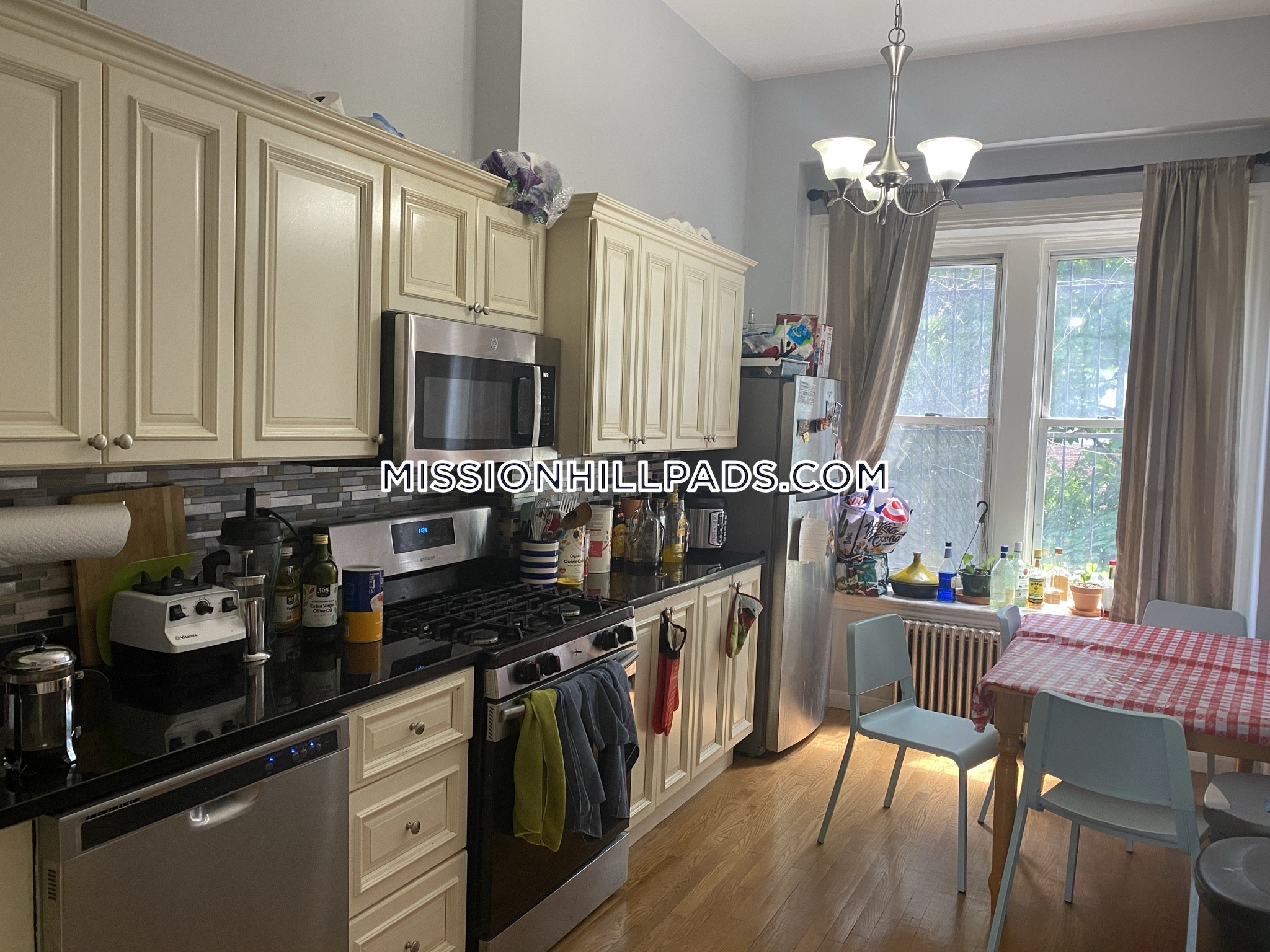 688 Parker St, Mission Hill