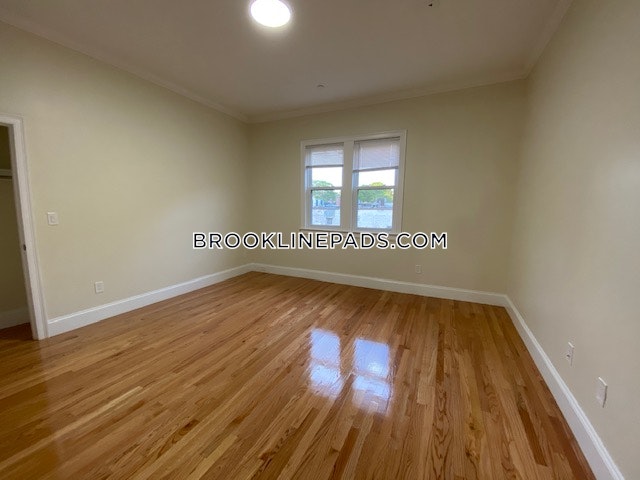 12 Harris St, Coolidge Corner