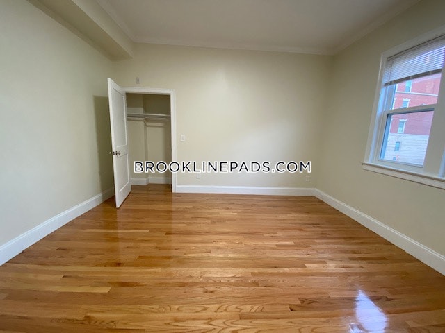 12 Harris St, Coolidge Corner