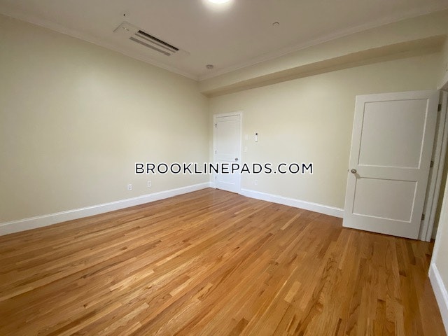 12 Harris St, Coolidge Corner