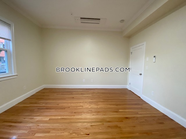 12 Harris St, Coolidge Corner