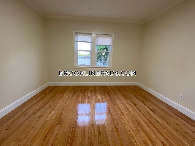 12 Harris St, Coolidge Corner