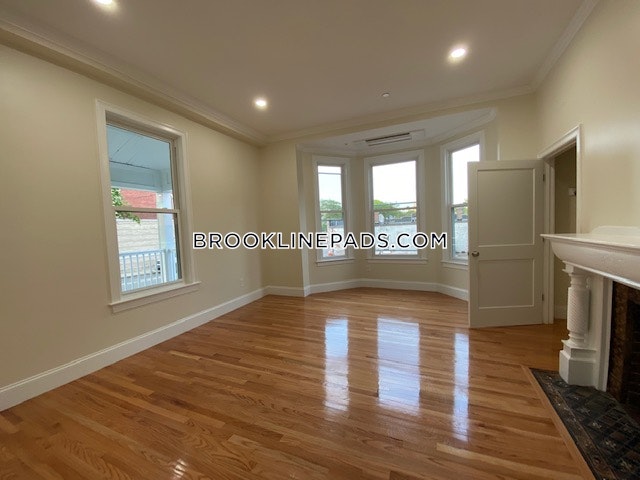 12 Harris St, Coolidge Corner