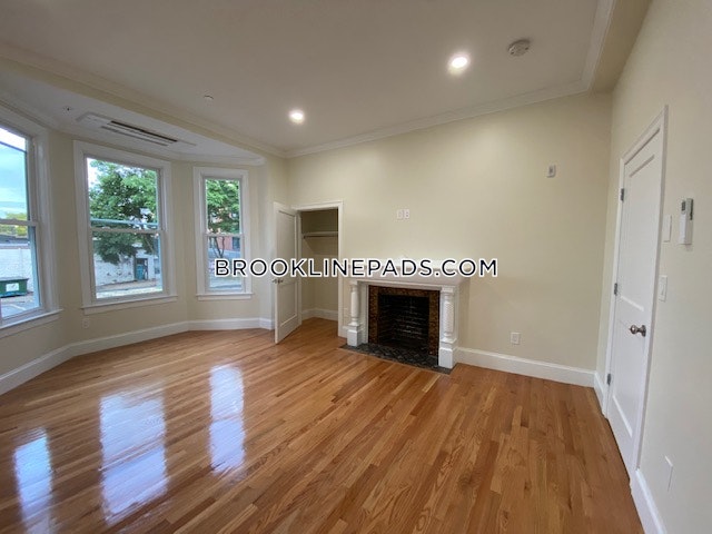 12 Harris St, Coolidge Corner