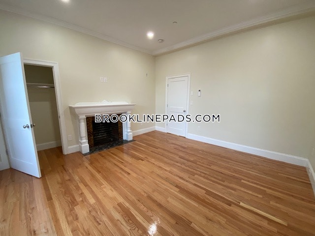 12 Harris St, Coolidge Corner