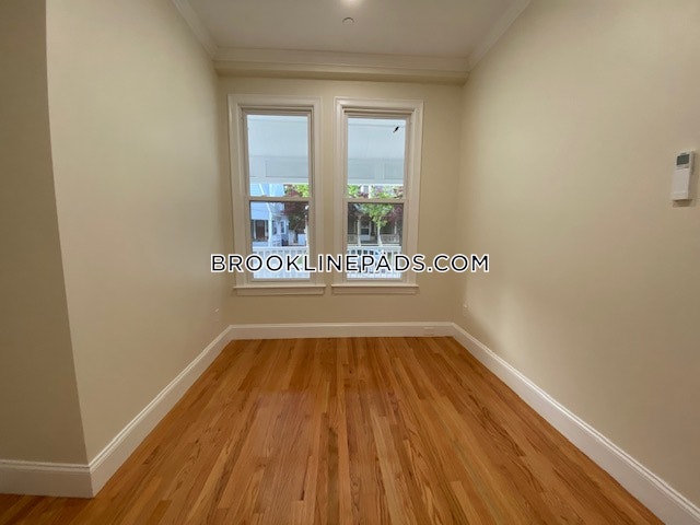 12 Harris St, Coolidge Corner