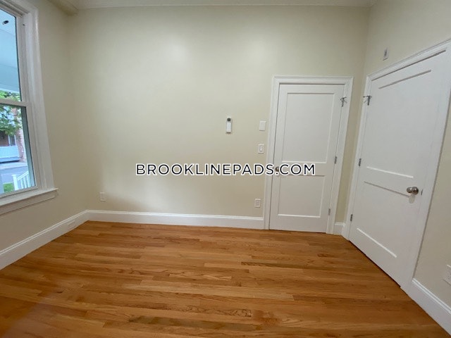 12 Harris St, Coolidge Corner