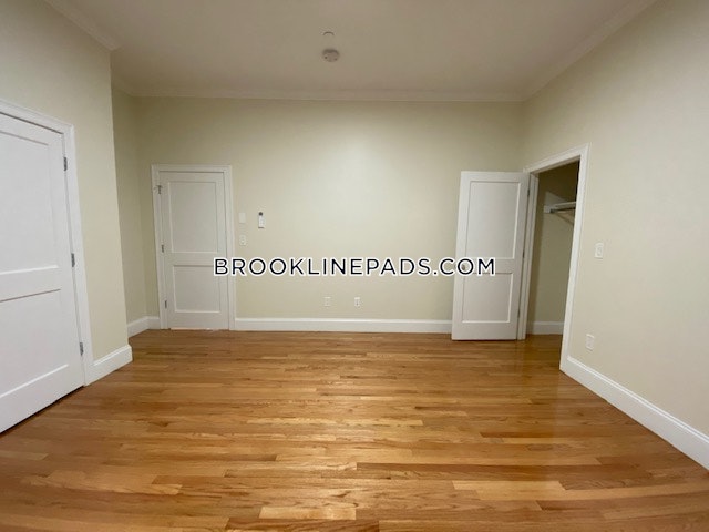 12 Harris St, Coolidge Corner