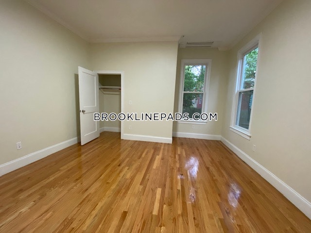 12 Harris St, Coolidge Corner