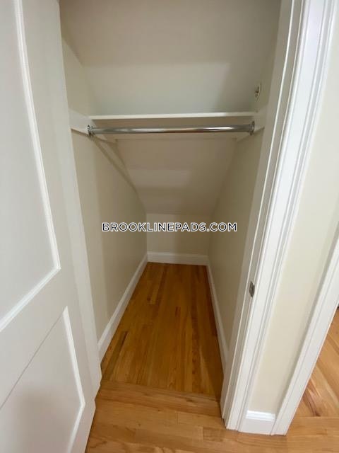 12 Harris St, Coolidge Corner