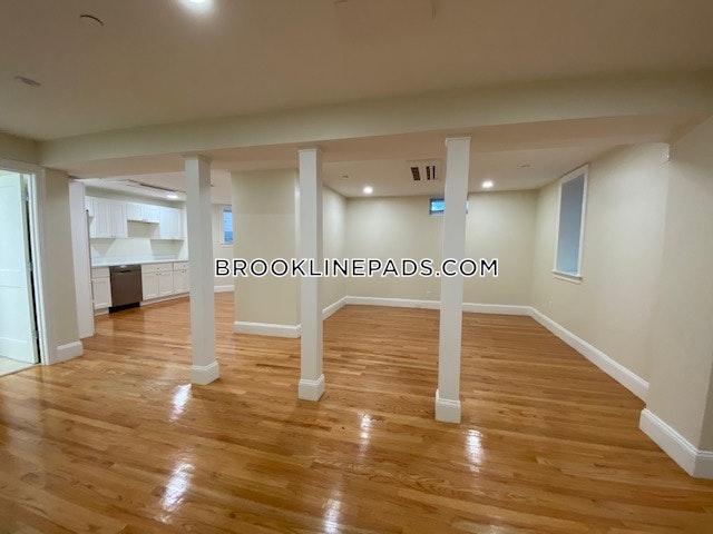 12 Harris St, Coolidge Corner