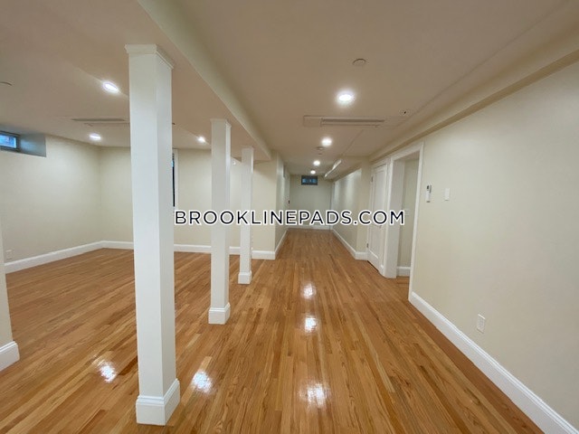 12 Harris St, Coolidge Corner