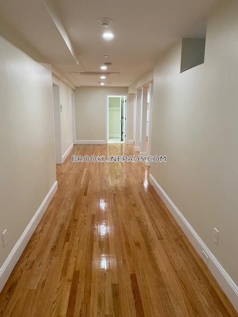 12 Harris St, Coolidge Corner