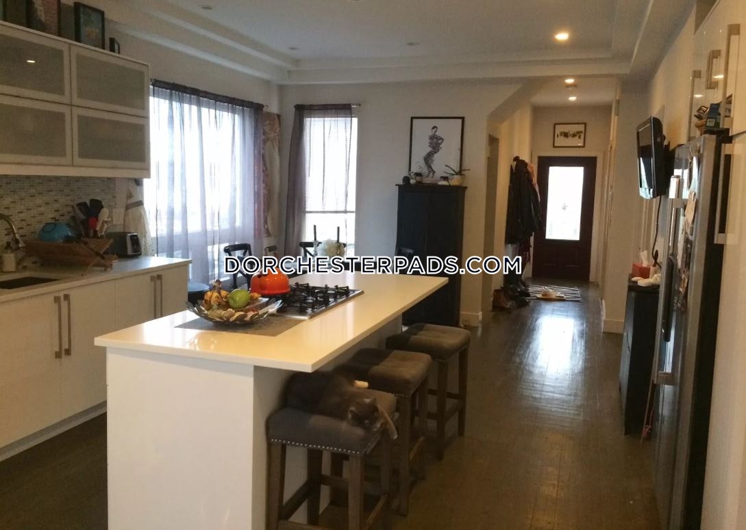 22 Harbor View, Dorchester