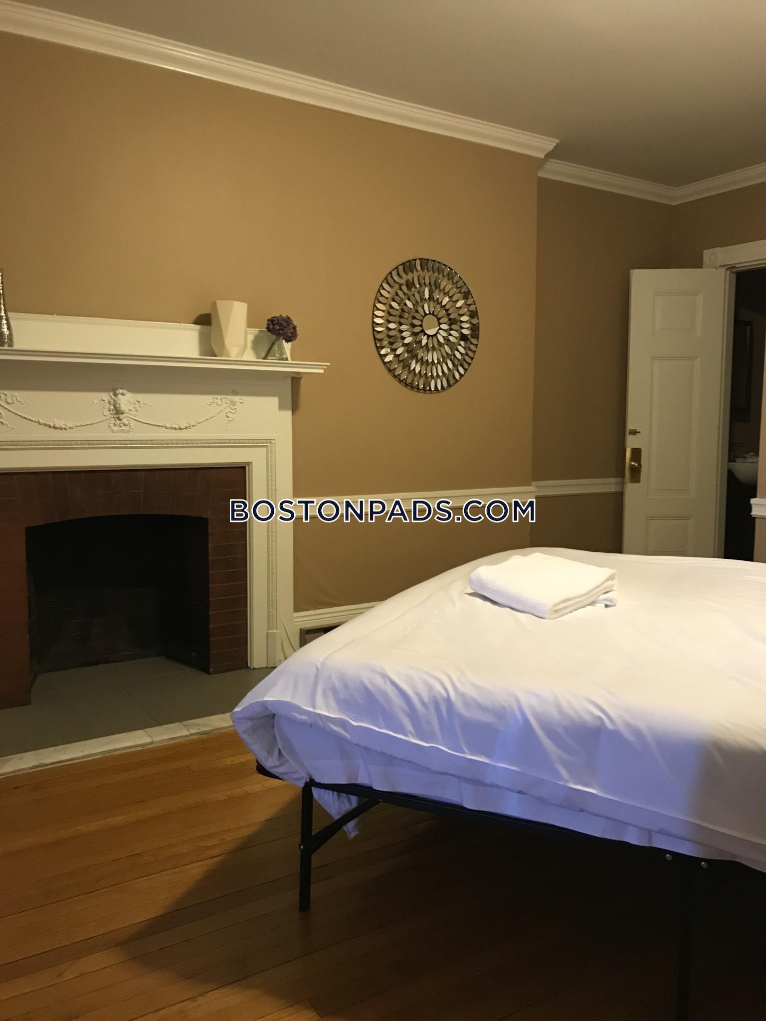 12 Bay State Rd, Fenway