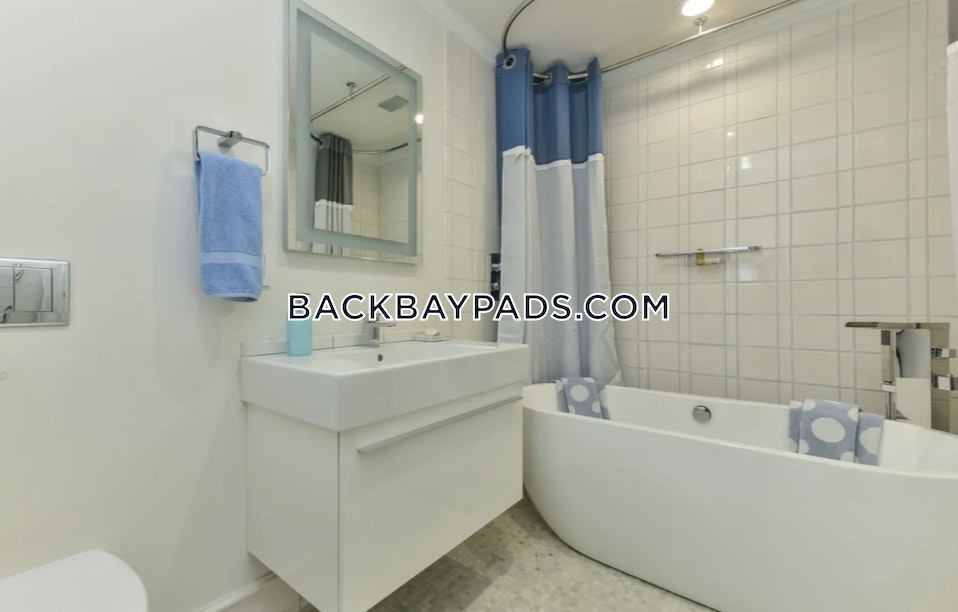 214 Beacon St, Back Bay