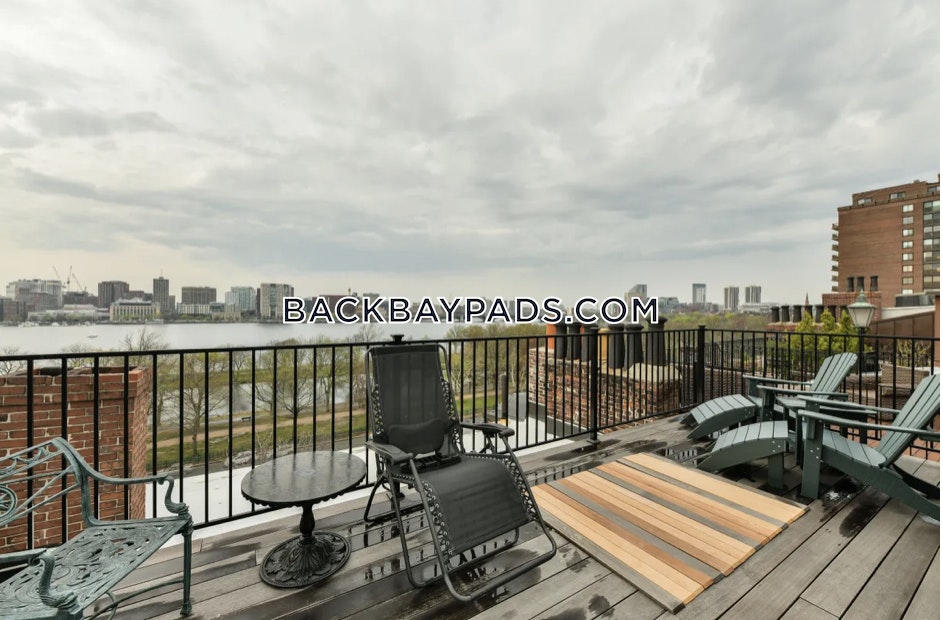 214 Beacon St, Back Bay