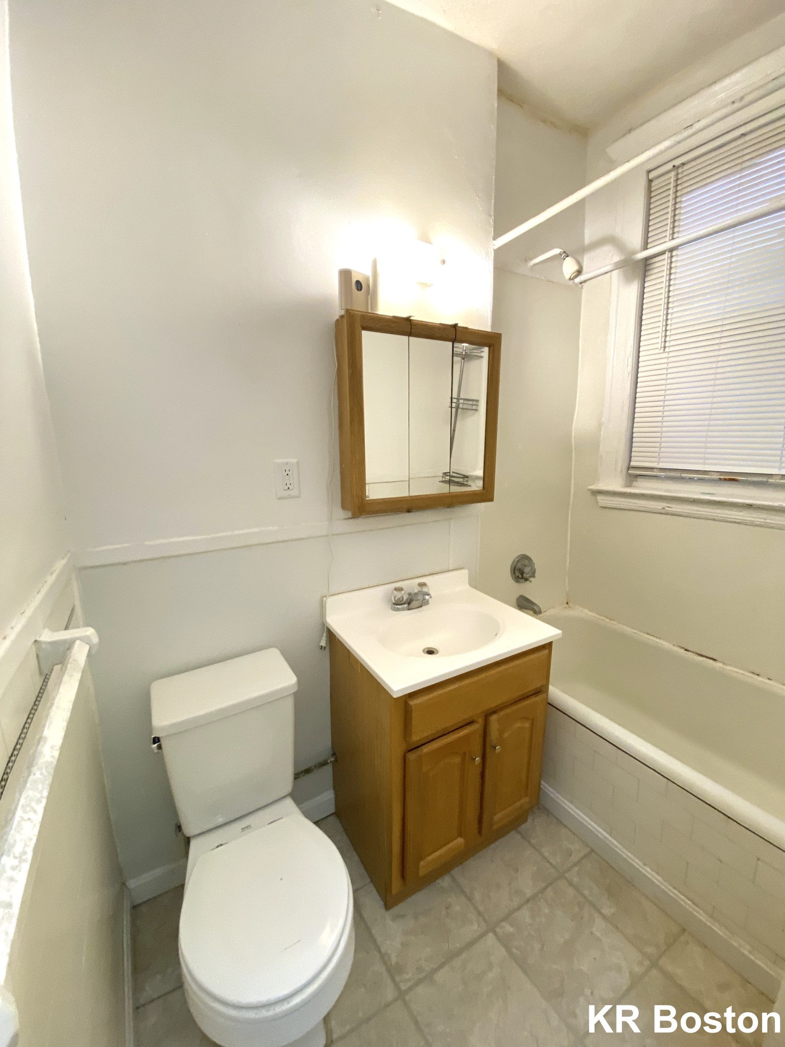 1626 Commonwealth Aven, Brighton