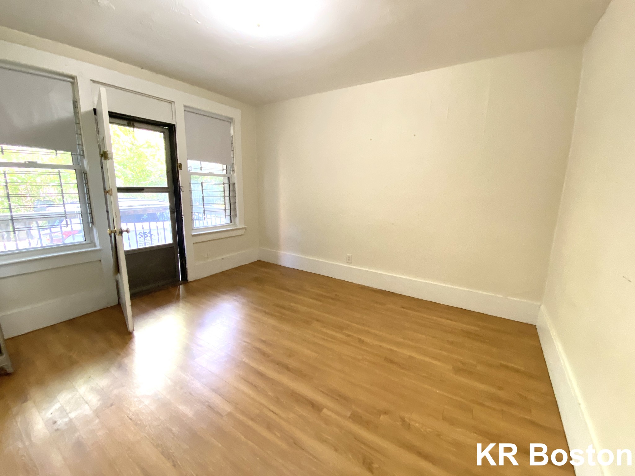 1626 Commonwealth, Brighton