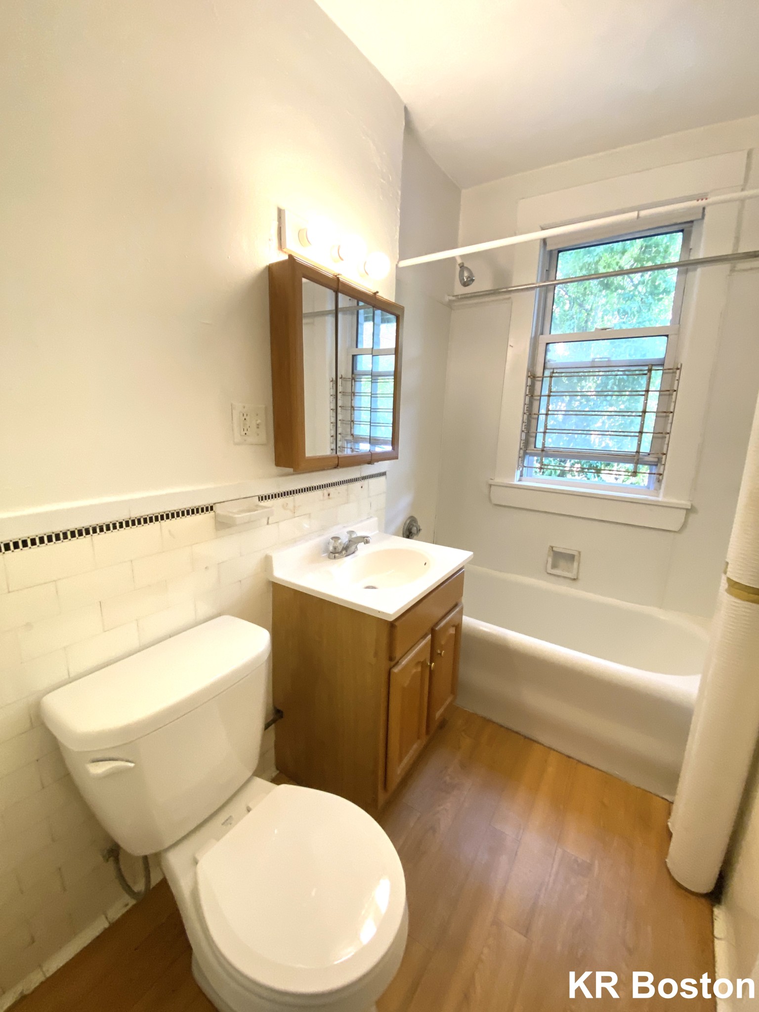 1626 Commonwealth, Brighton