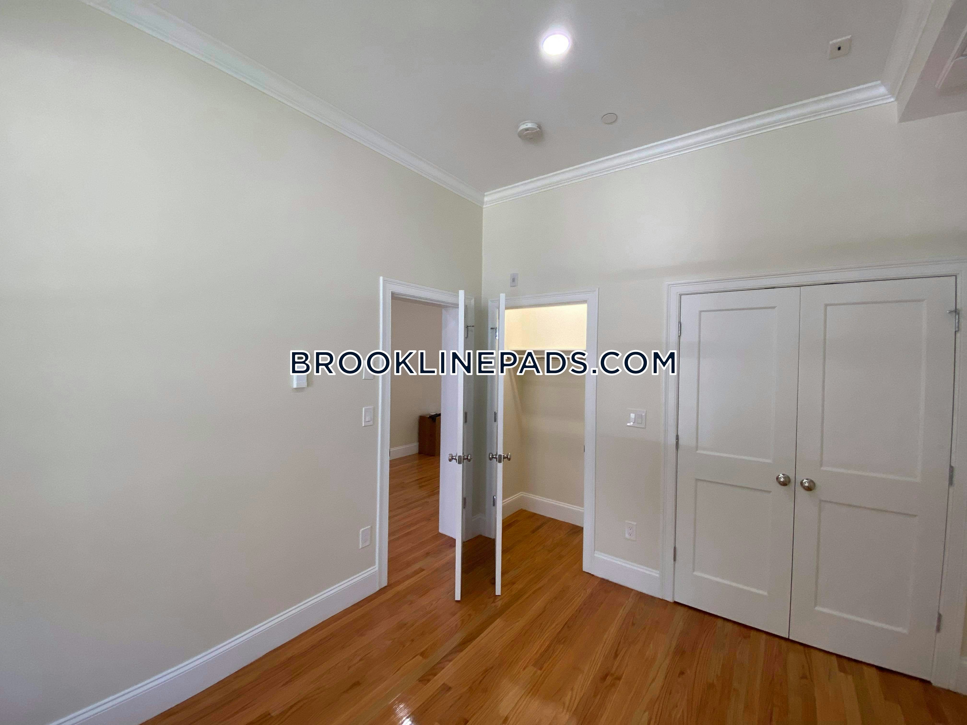 12 Harris St, Coolidge Corner